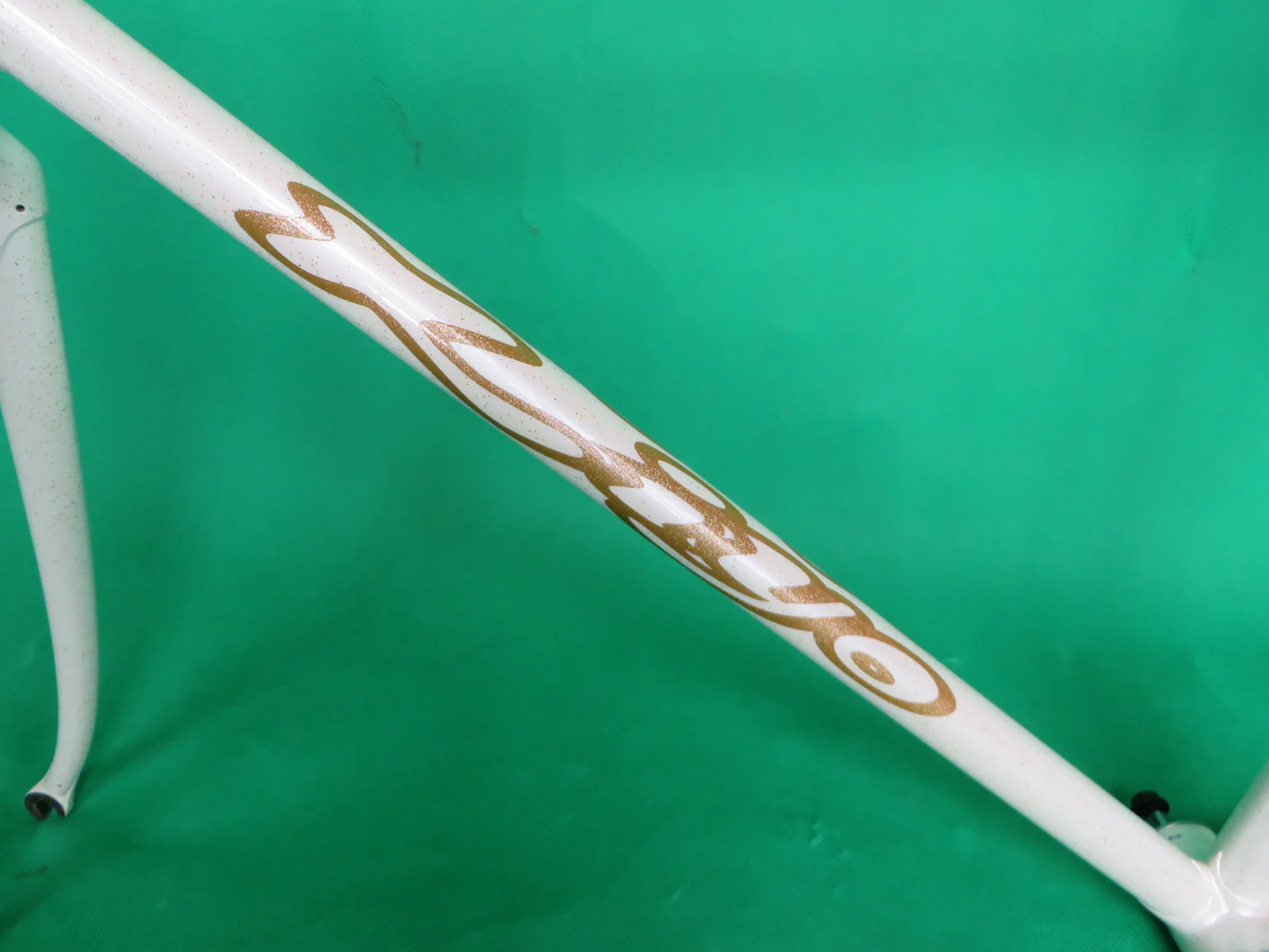Kiyo Miyazawa // White with Gold Flake// 52.5cm - Image 6