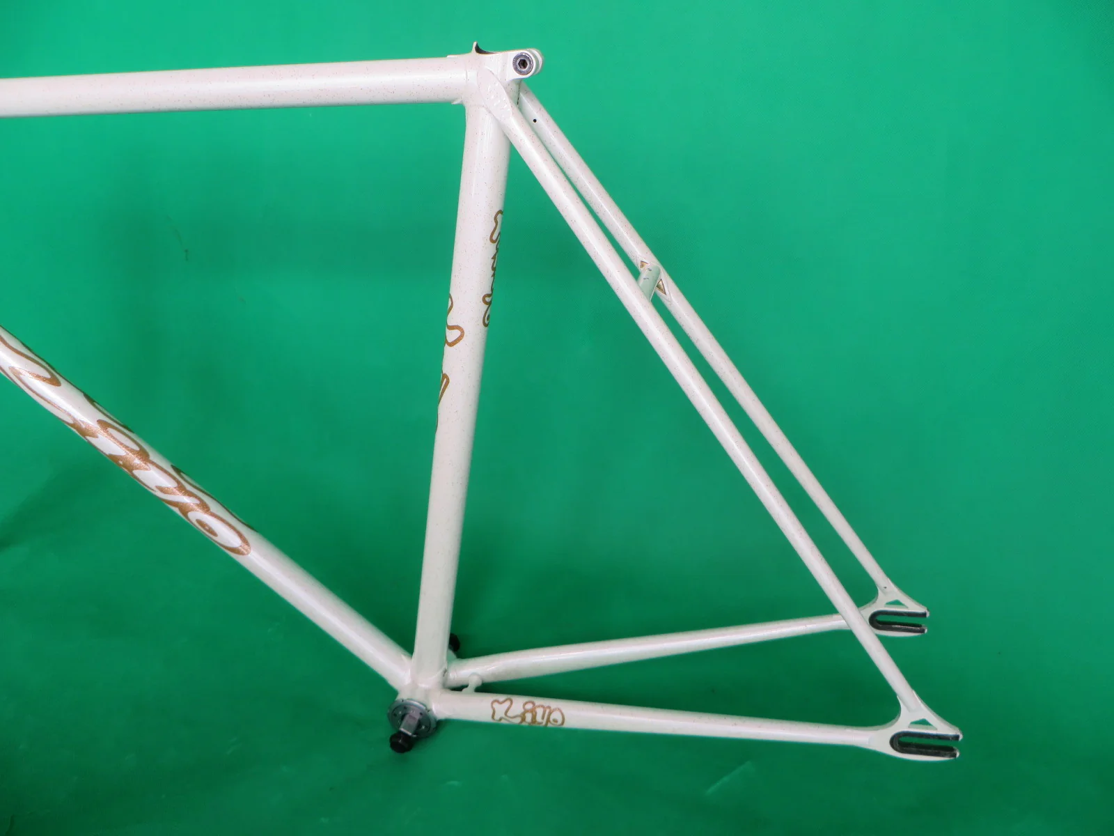 Kiyo Miyazawa // White with Gold Flake// 52.5cm - Image 8