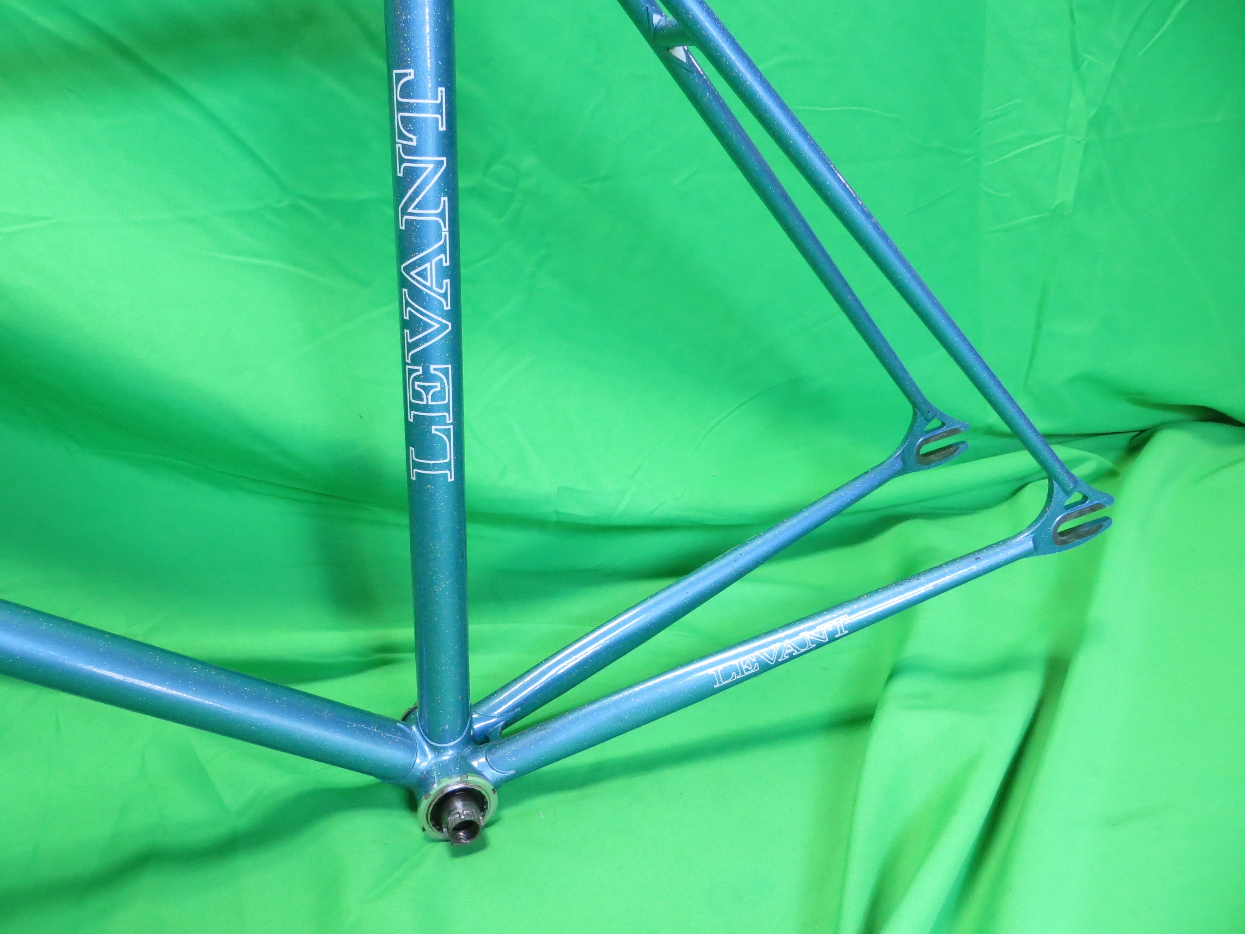 LEVANT Columbus Max Fork // Light Blue with Rainbow Flake // 52cm - Image 7