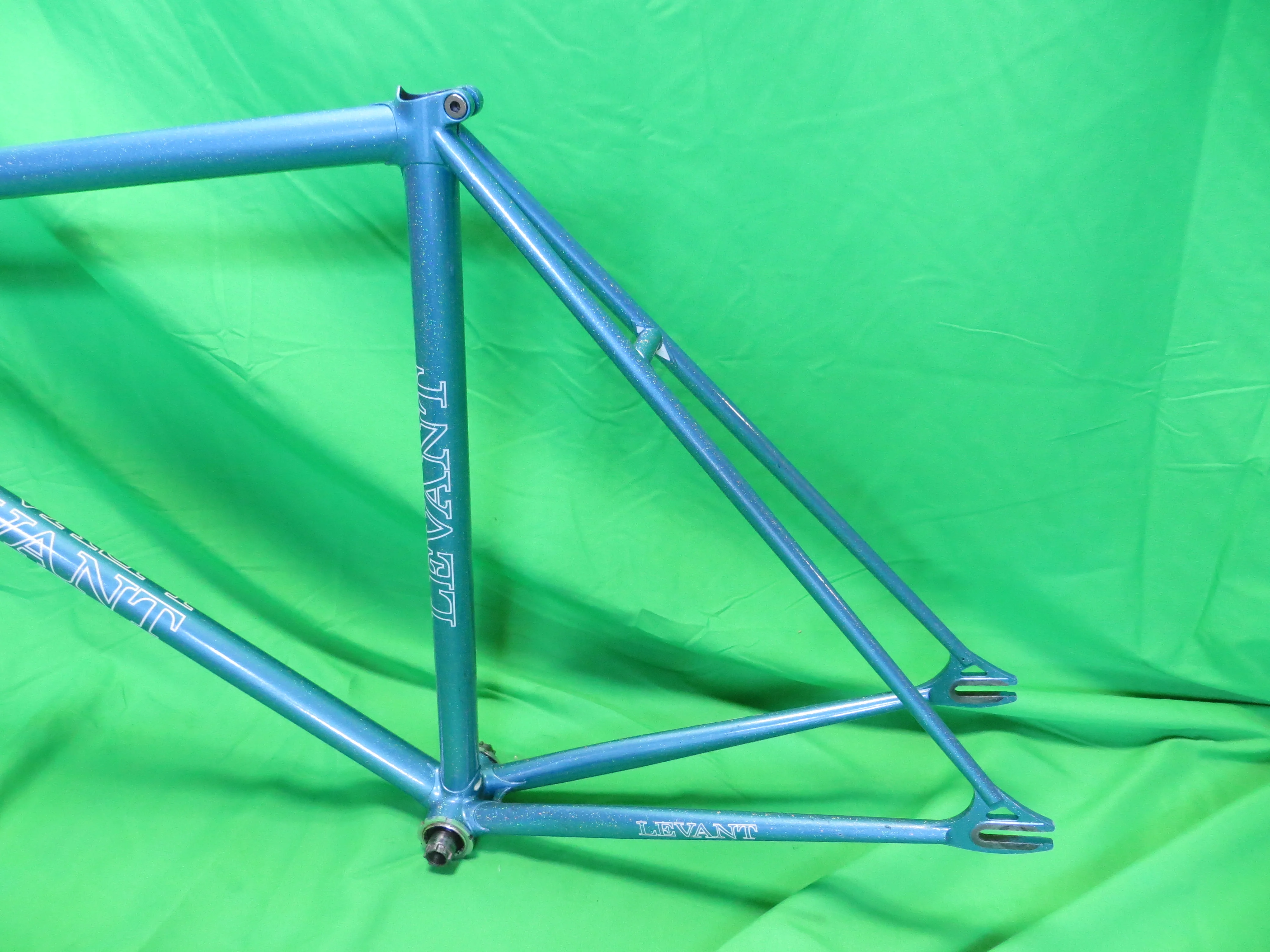 LEVANT Columbus Max Fork // Light Blue with Rainbow Flake // 52cm - Image 8