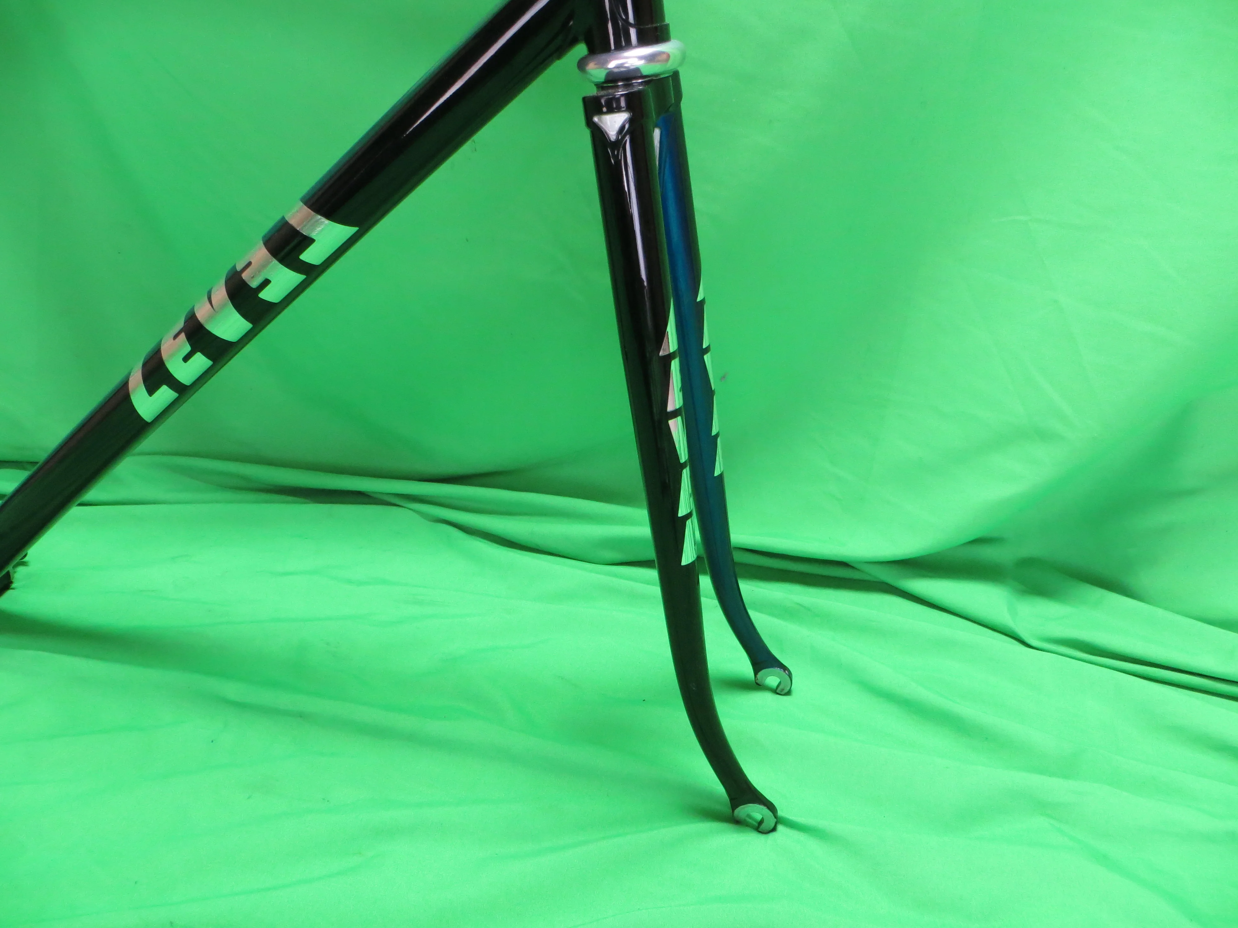 Level // Black / Blue Fade // 50.5cm - Image 10