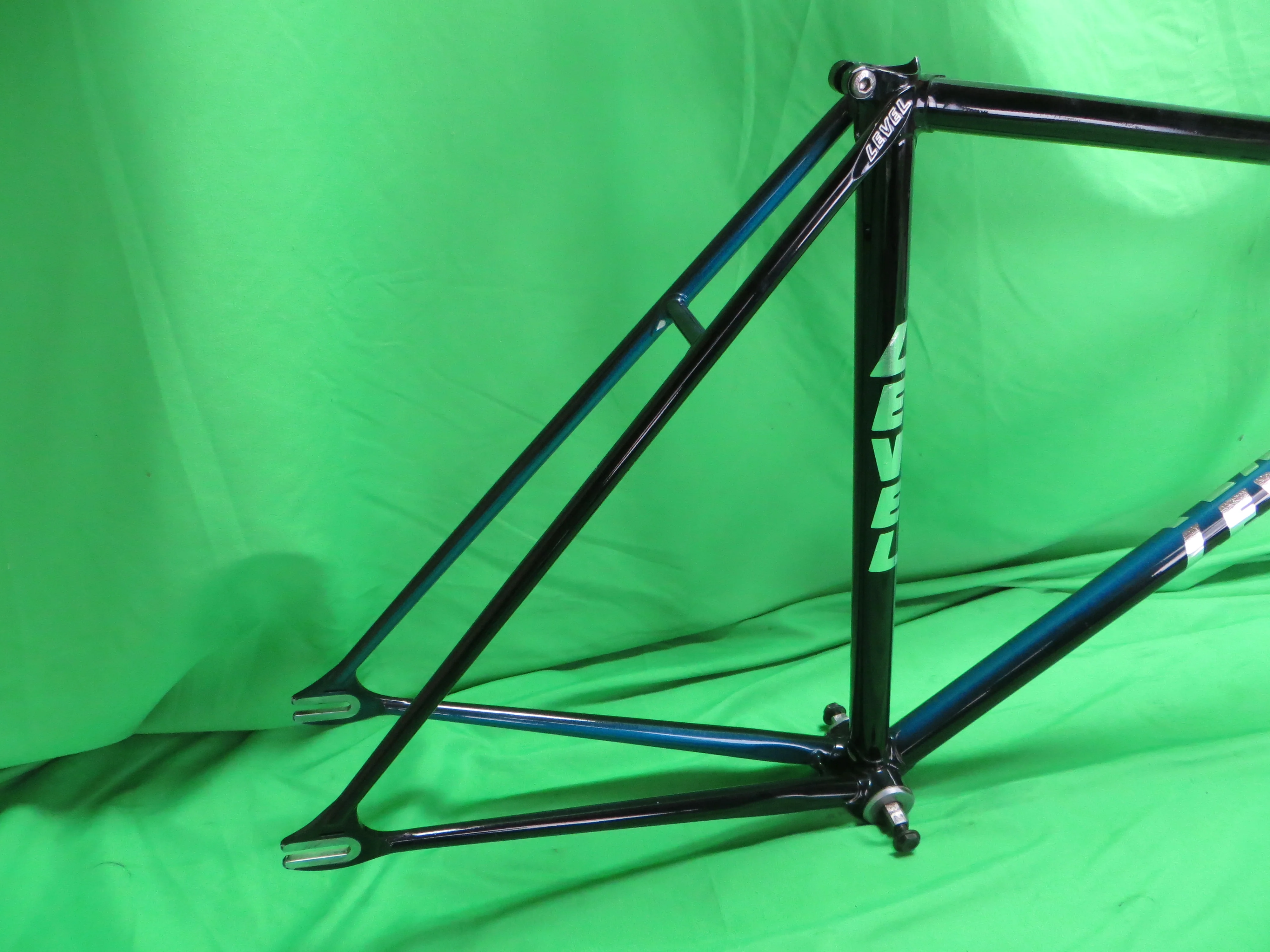 Level // Black / Blue Fade // 50.5cm - Image 15