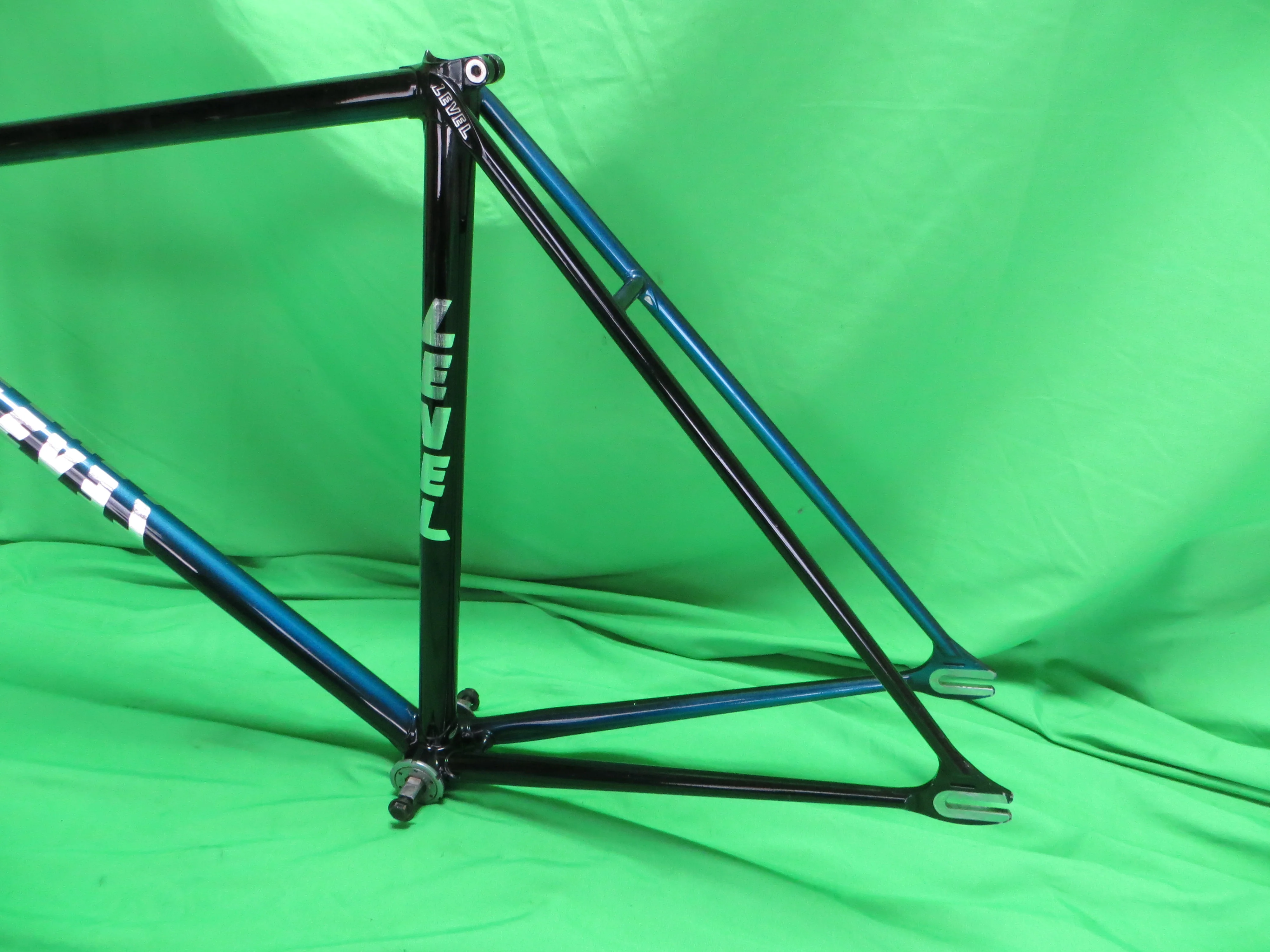 Level // Black / Blue Fade // 50.5cm - Image 8