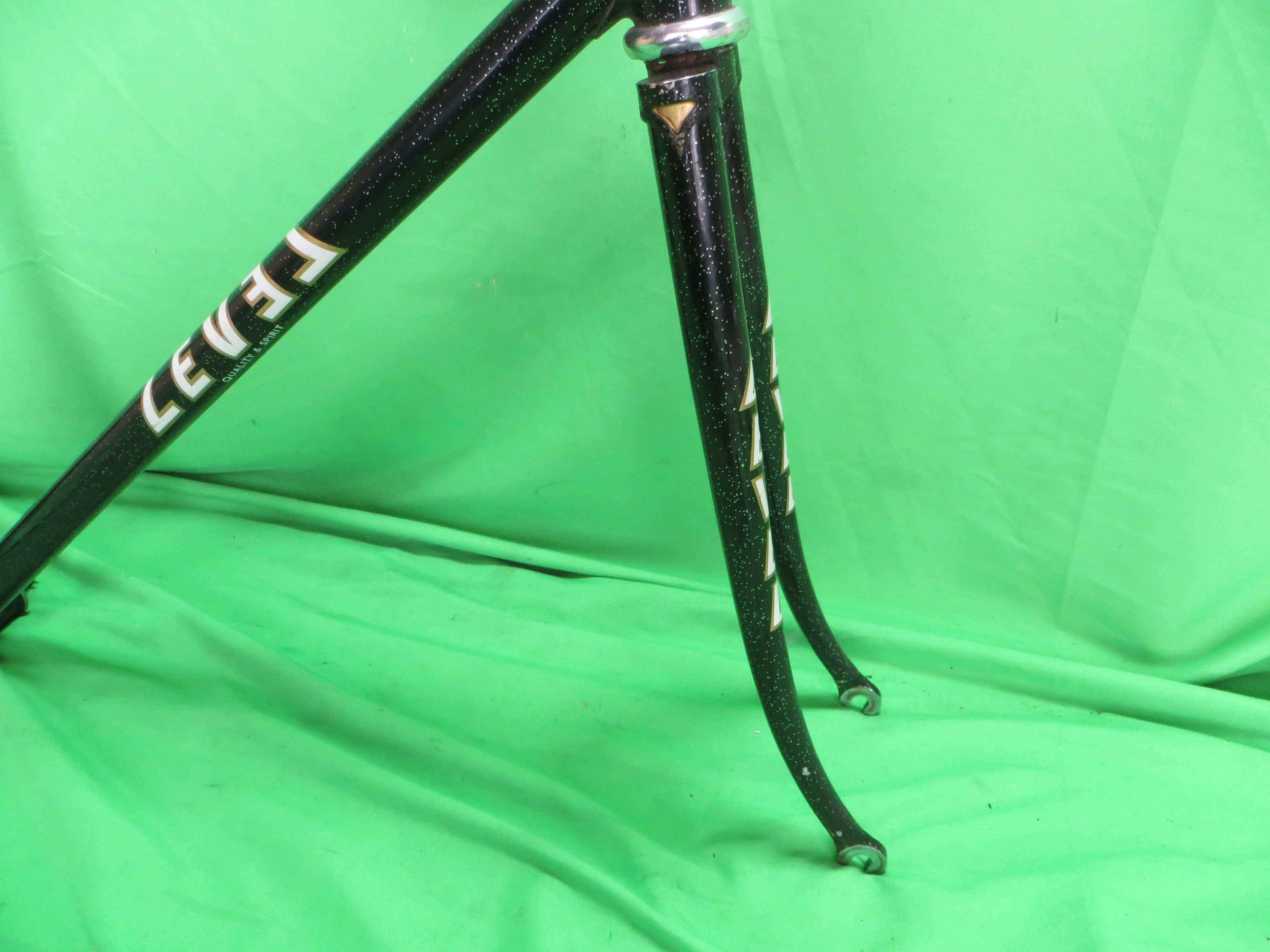 Level // Black with Silver Flake // 51.5cm - Image 11