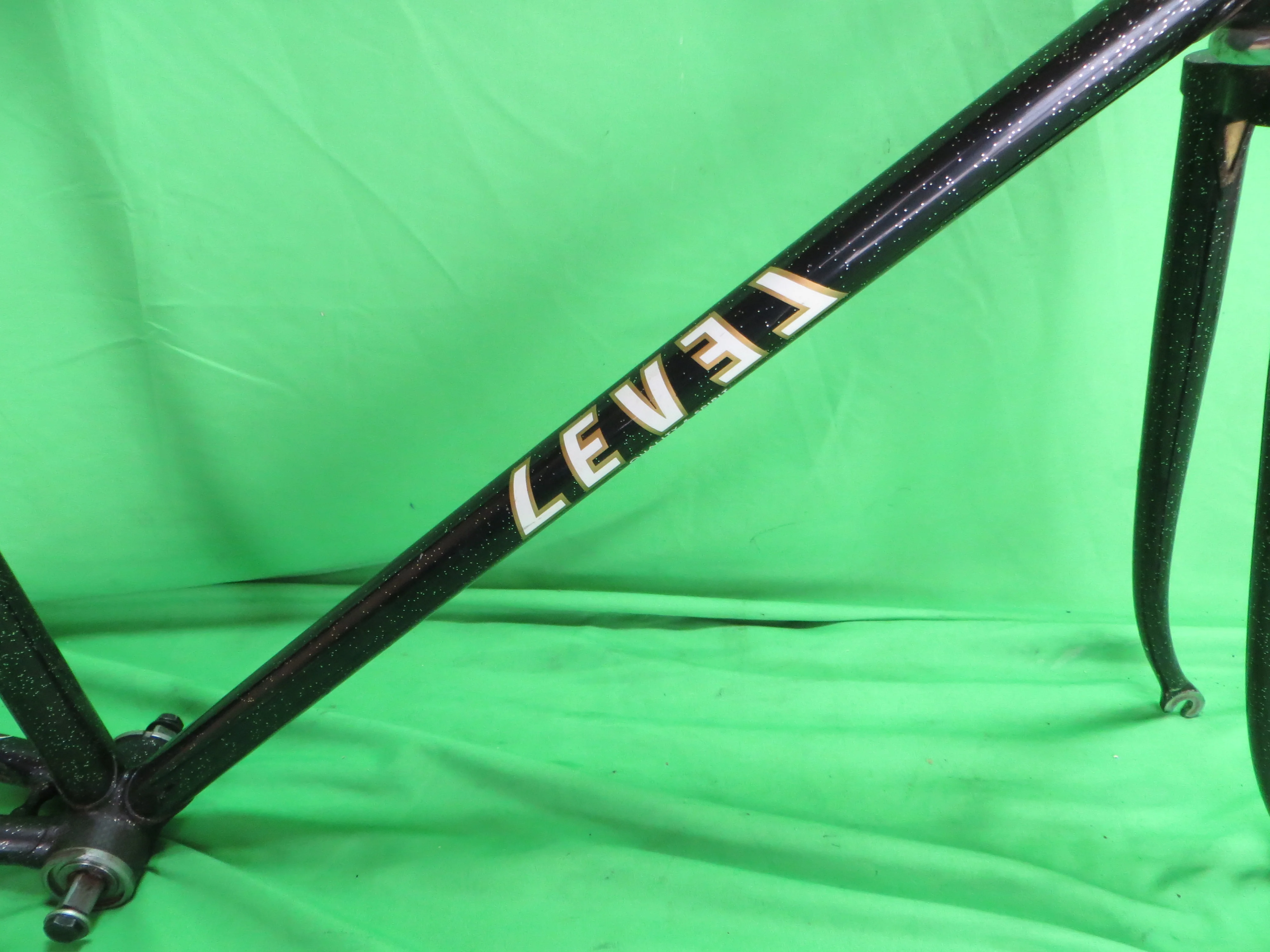 Level // Black with Silver Flake // 51.5cm - Image 14