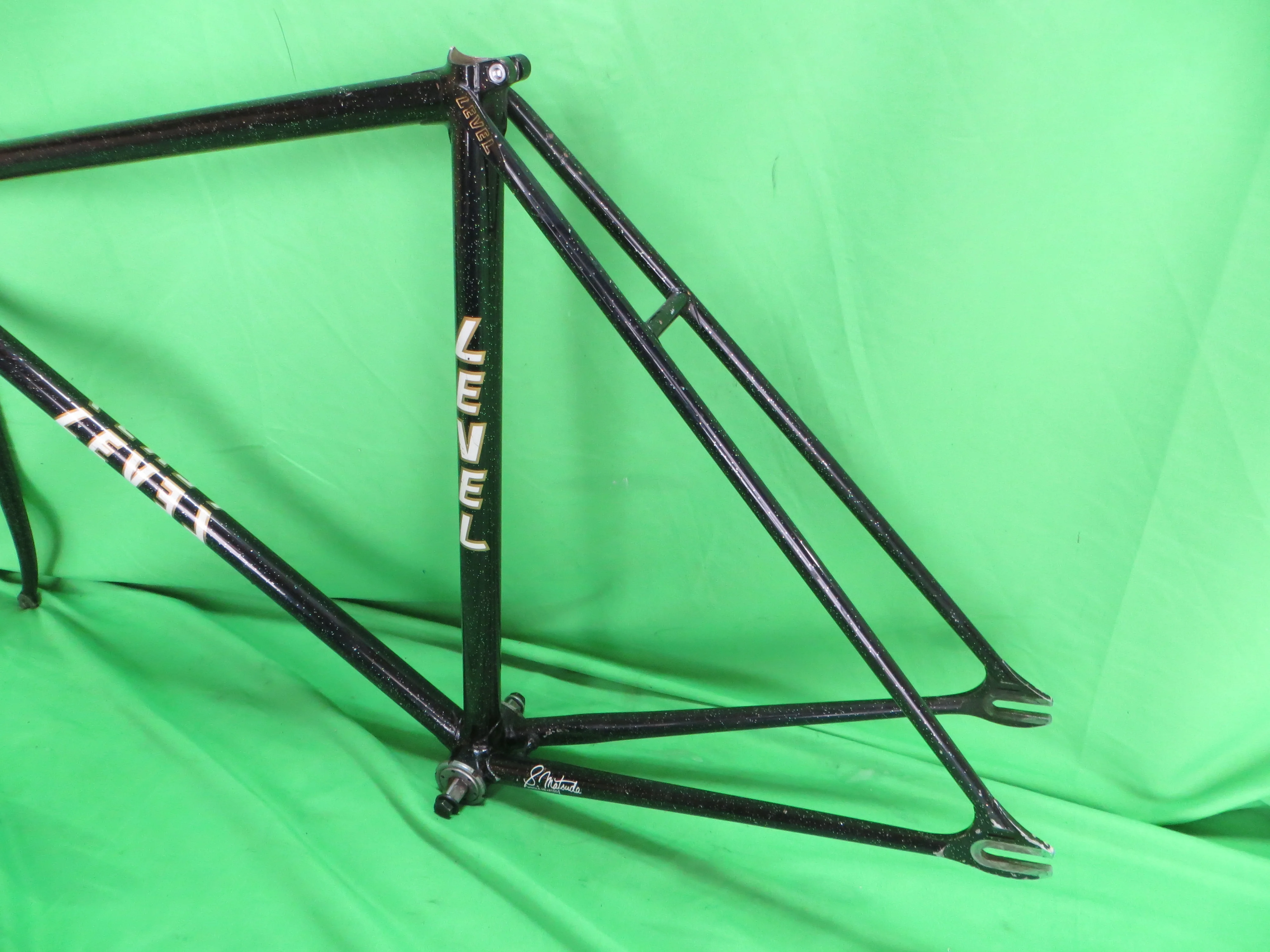 Level // Black with Silver Flake // 51.5cm - Image 9