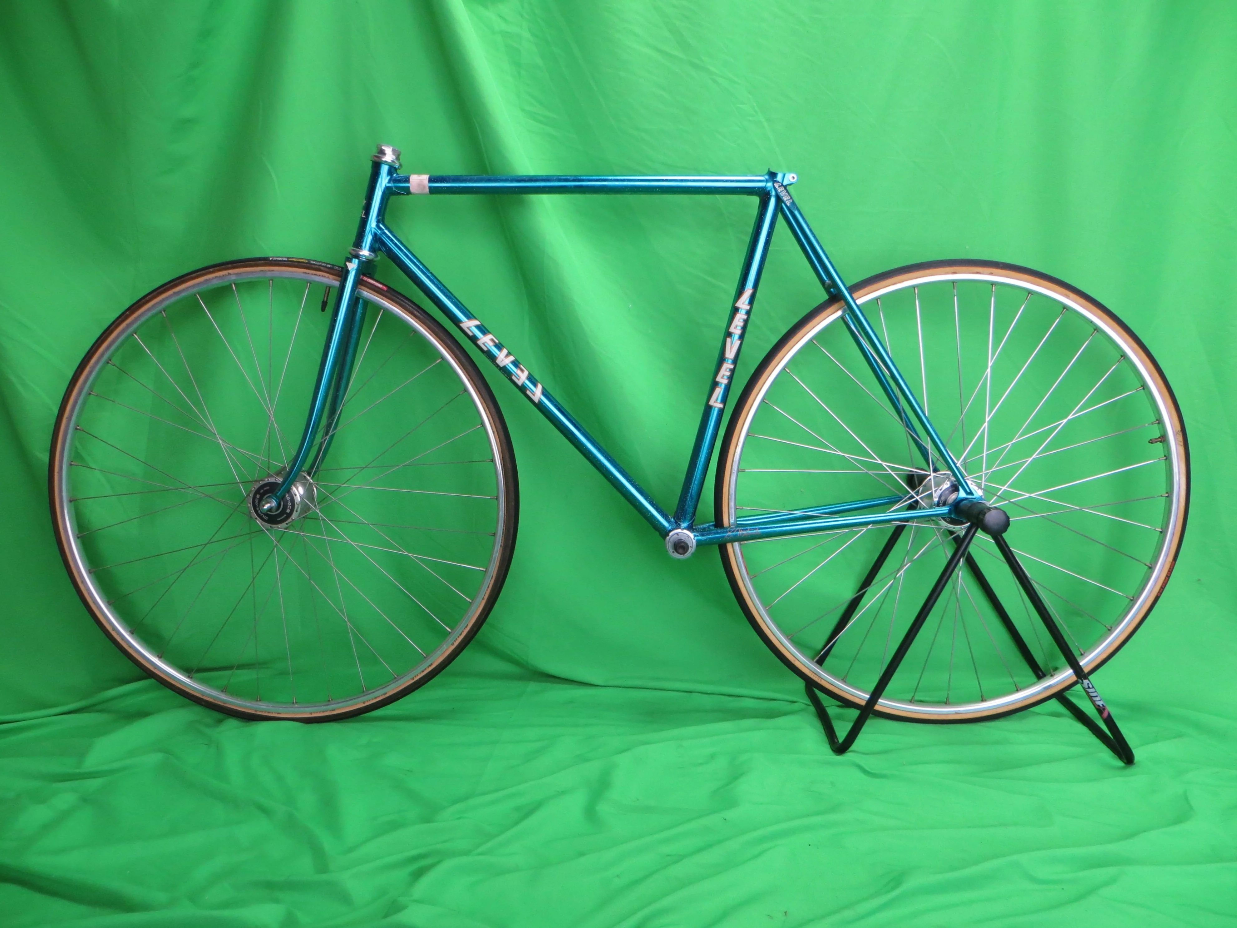 LEVEL // Candy Blue Metallic with Rainbow Flake // 52.5cm - Image 16