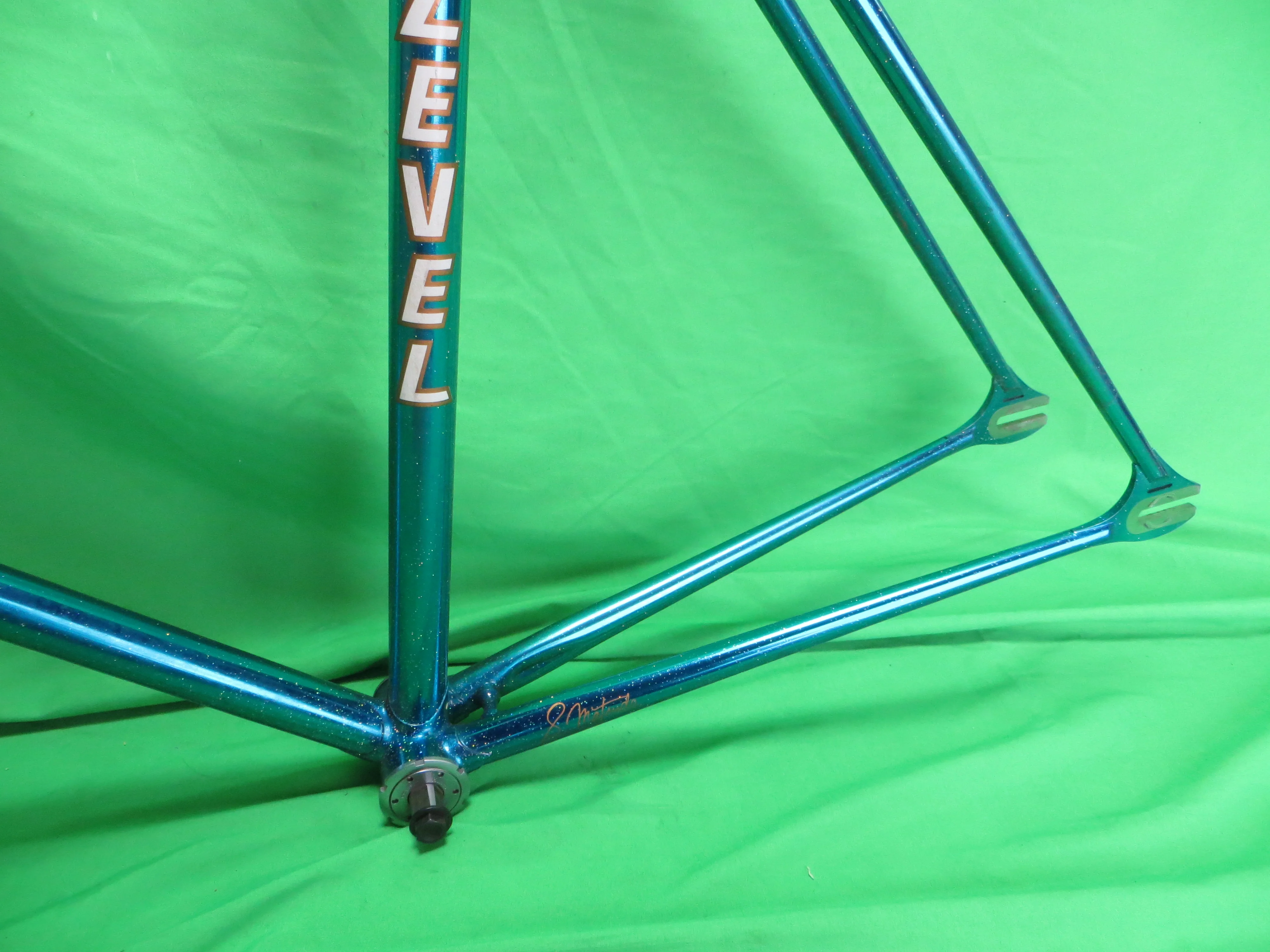 LEVEL // Candy Blue Metallic with Rainbow Flake // 52.5cm - Image 7