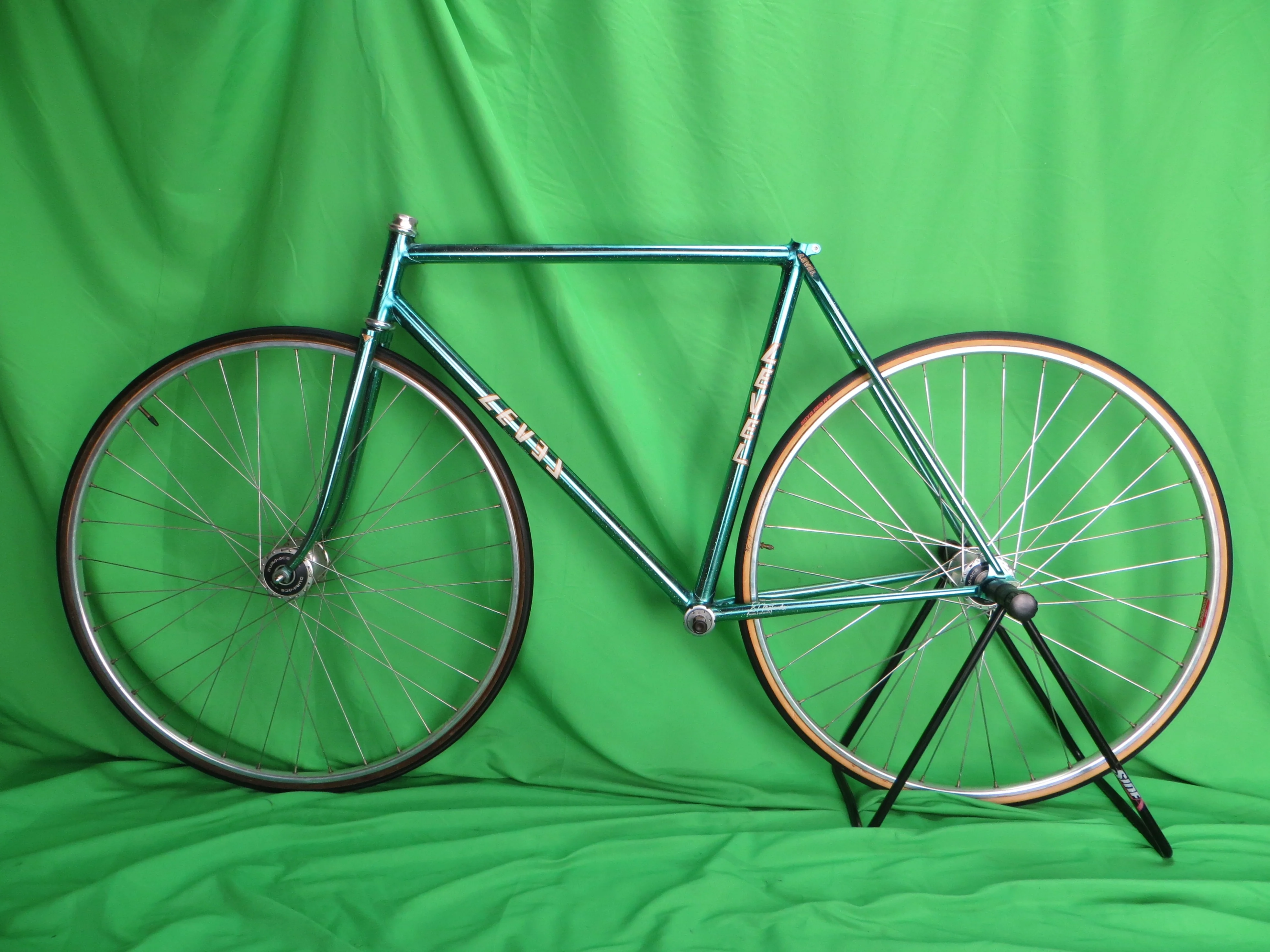 LEVEL // Candy Light Blue Metallic with Rainbow Flake // 52.5cm - Image 16