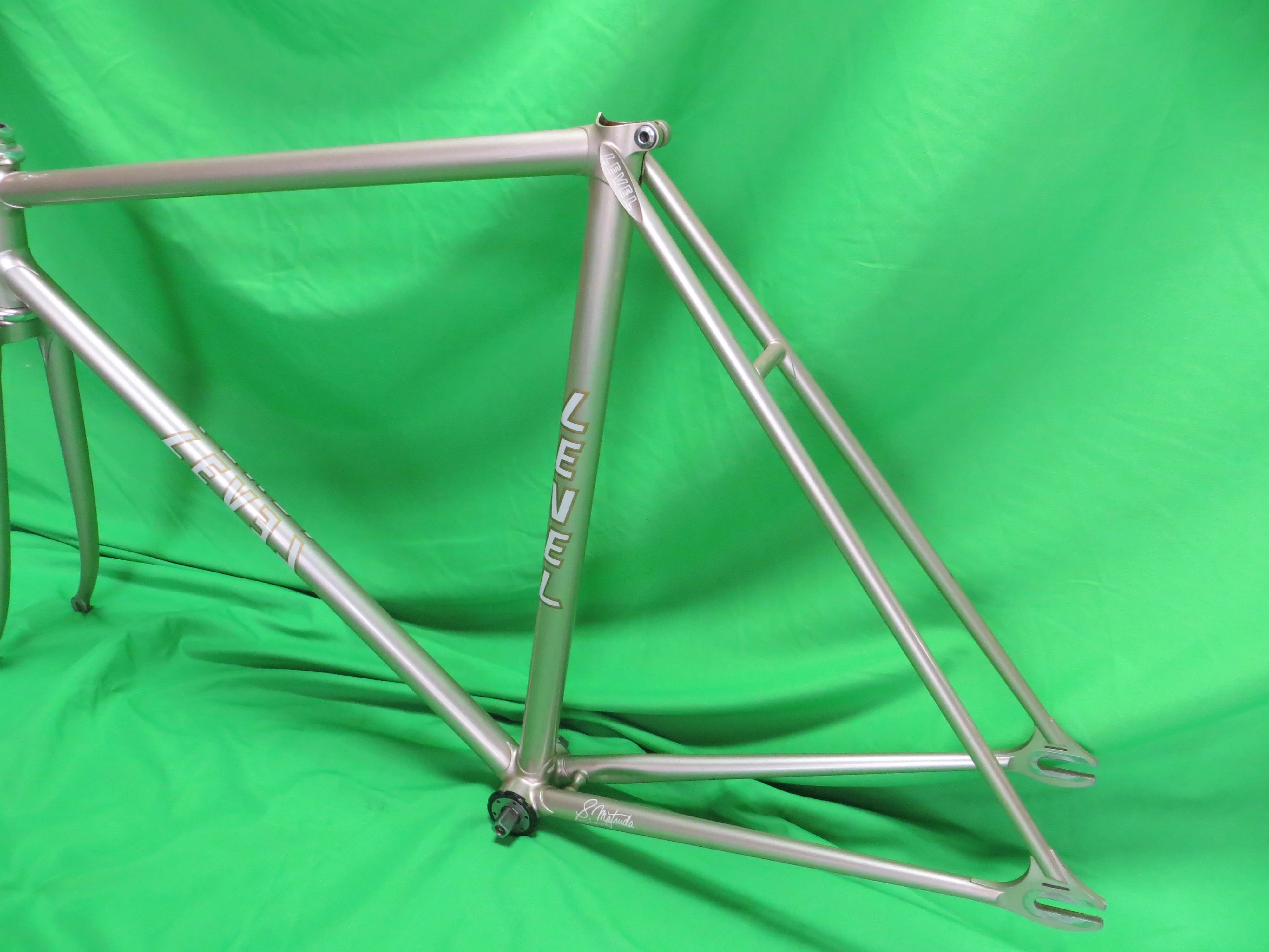 Level // Champagne Gold // 52cm - Image 8