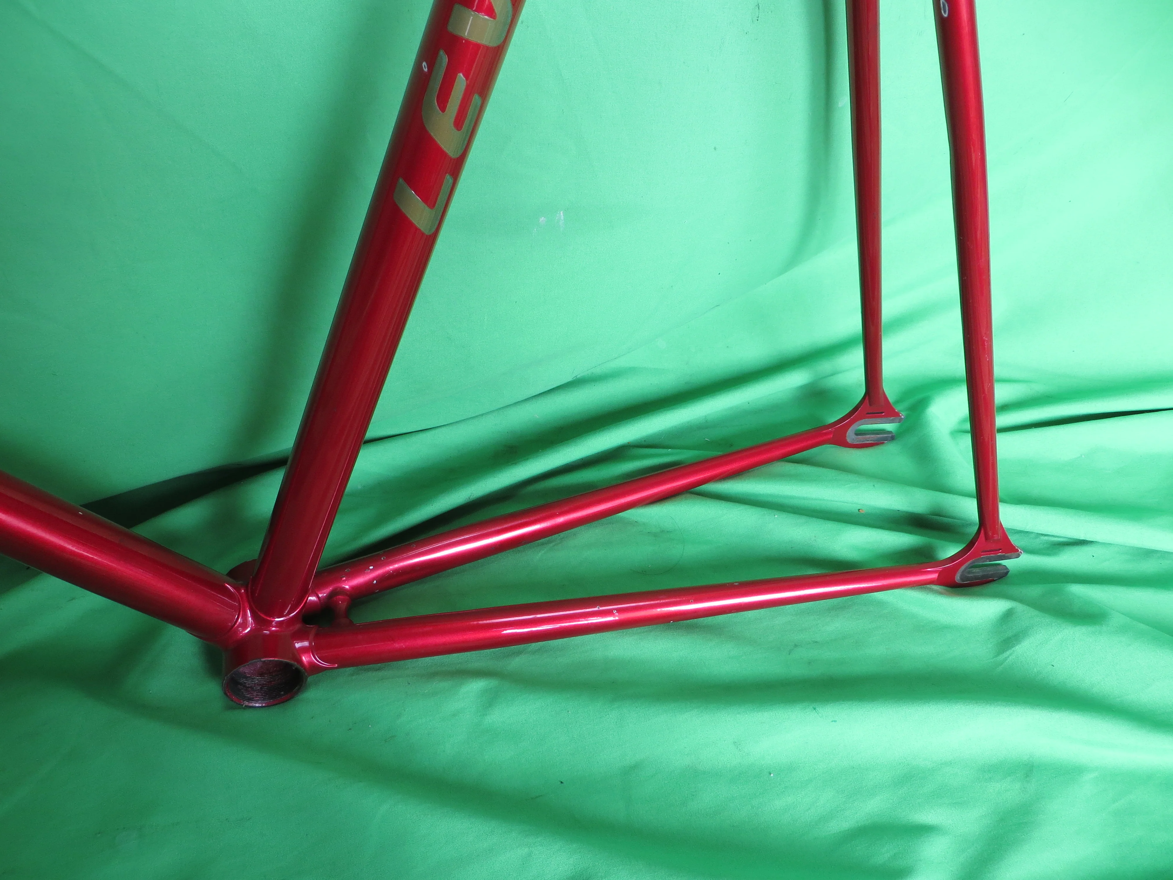 Level // Deep Red Metallic // 58cm // For Repairs /260422 - Image 6