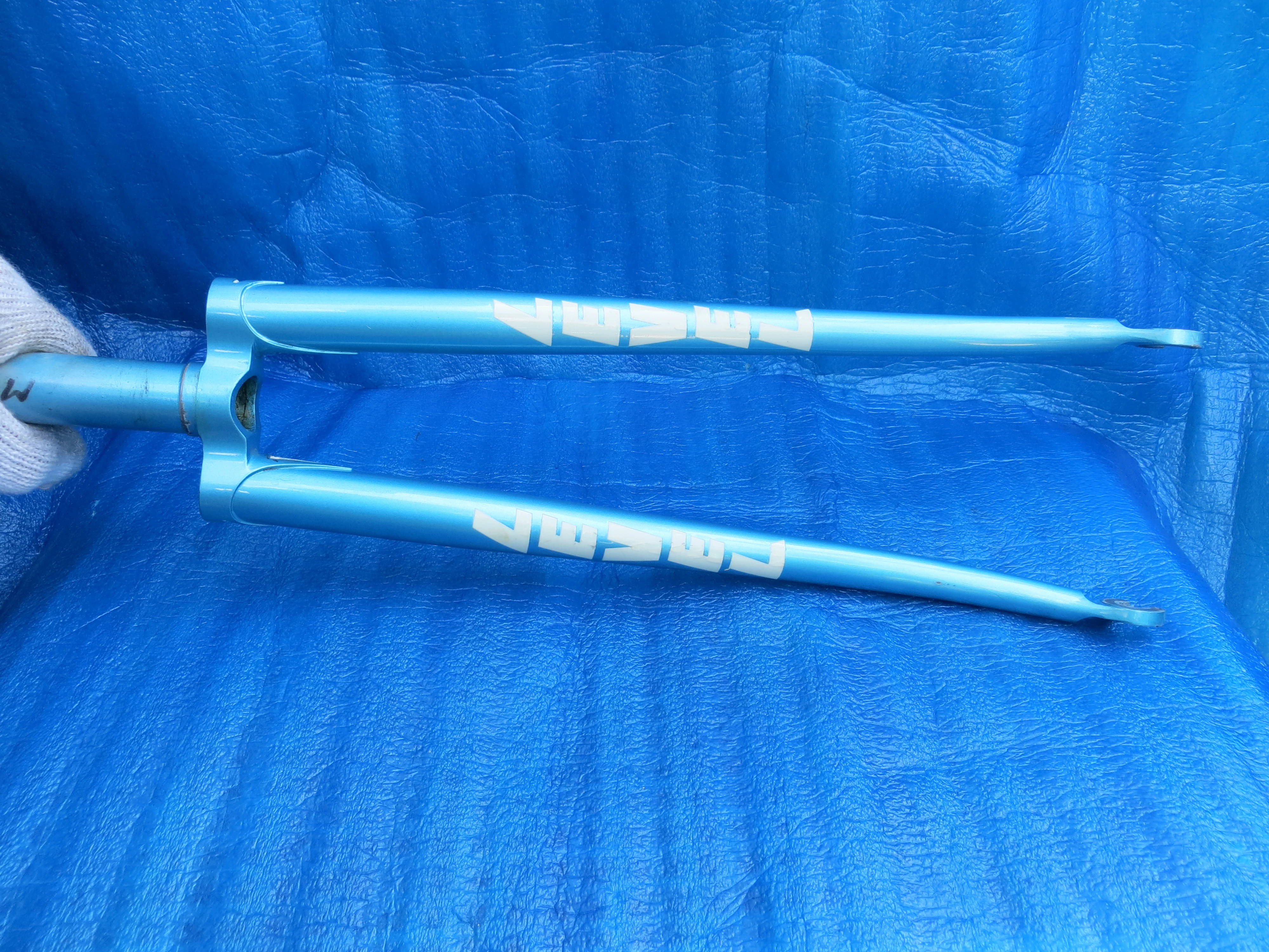 Level Front Fork 133mm Steering Colum Length /9mm Axle Slot - Image 2