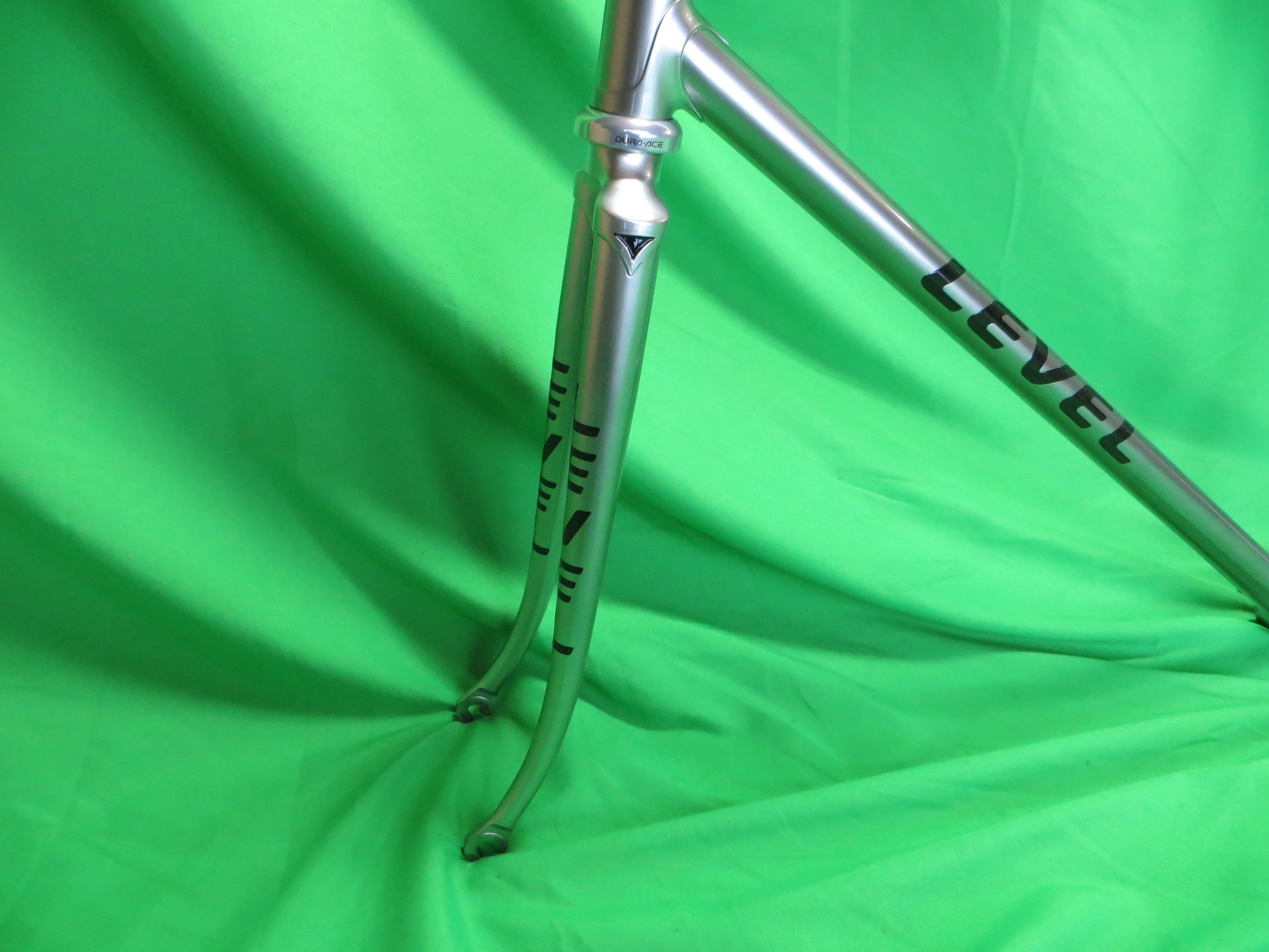 Level // Mach SIlver with Clear Black // 52.5cm - Image 3