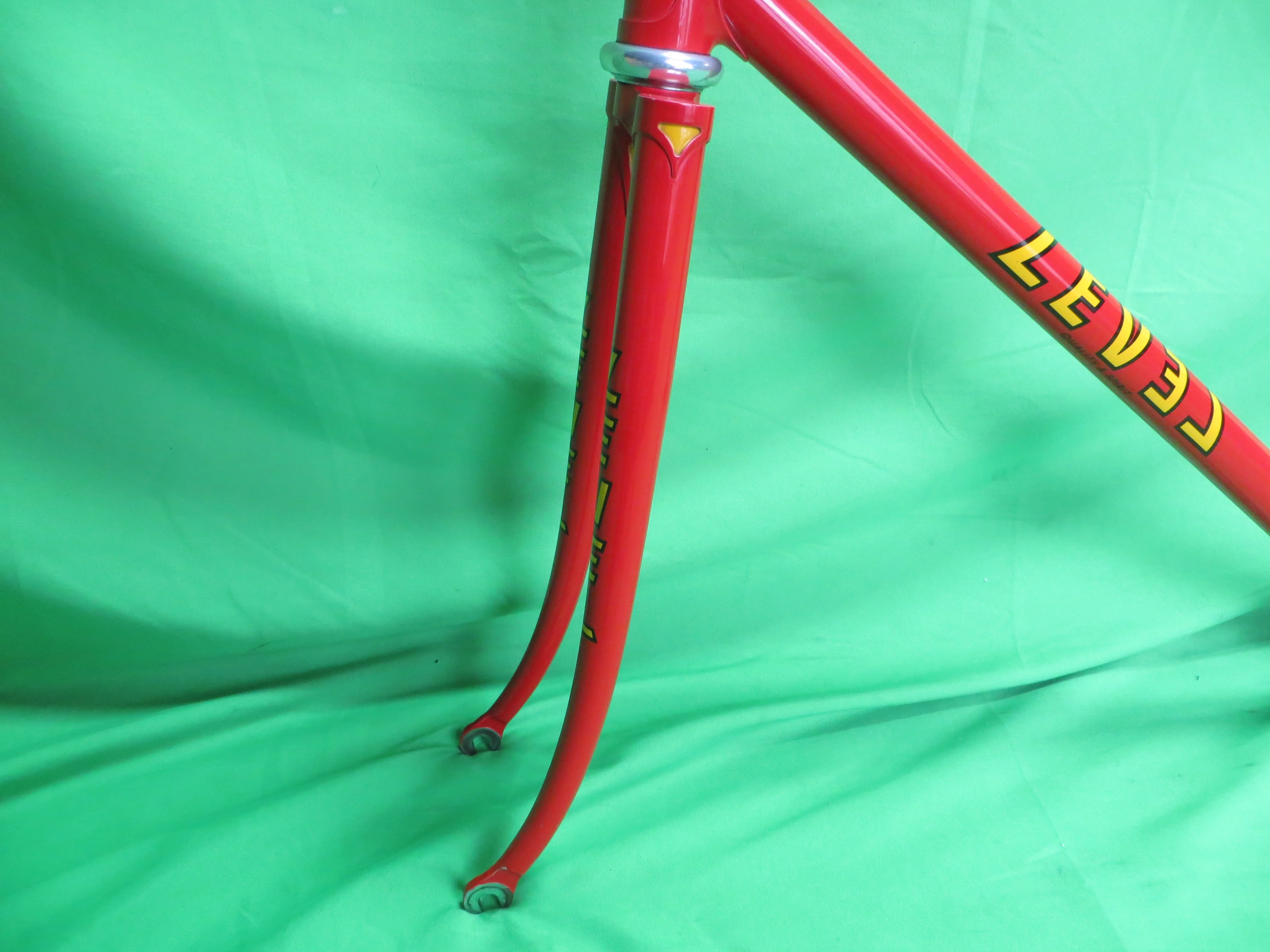 Level // Red // 51.5cm - Image 3