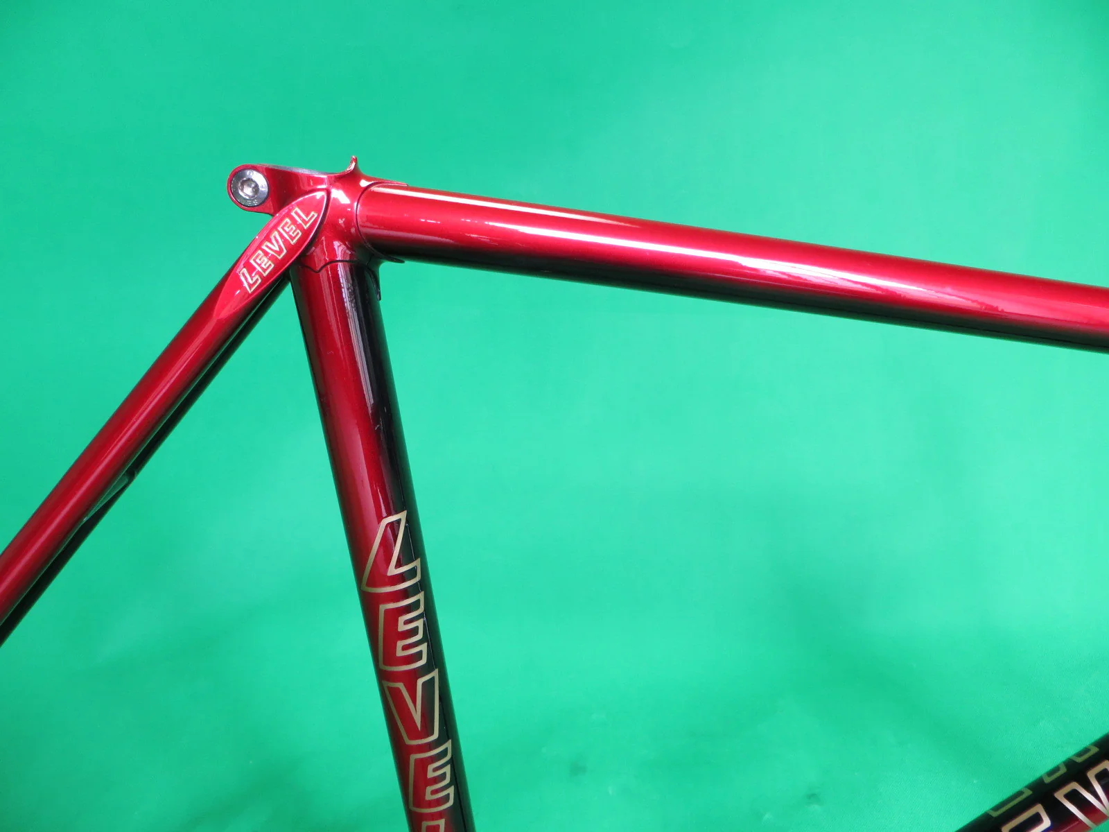 LEVEL // red black fade // 50.5cm - Image 12