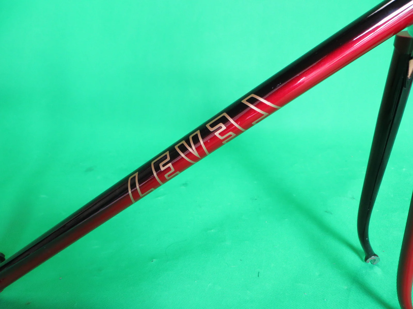 LEVEL // red black fade // 50.5cm - Image 13