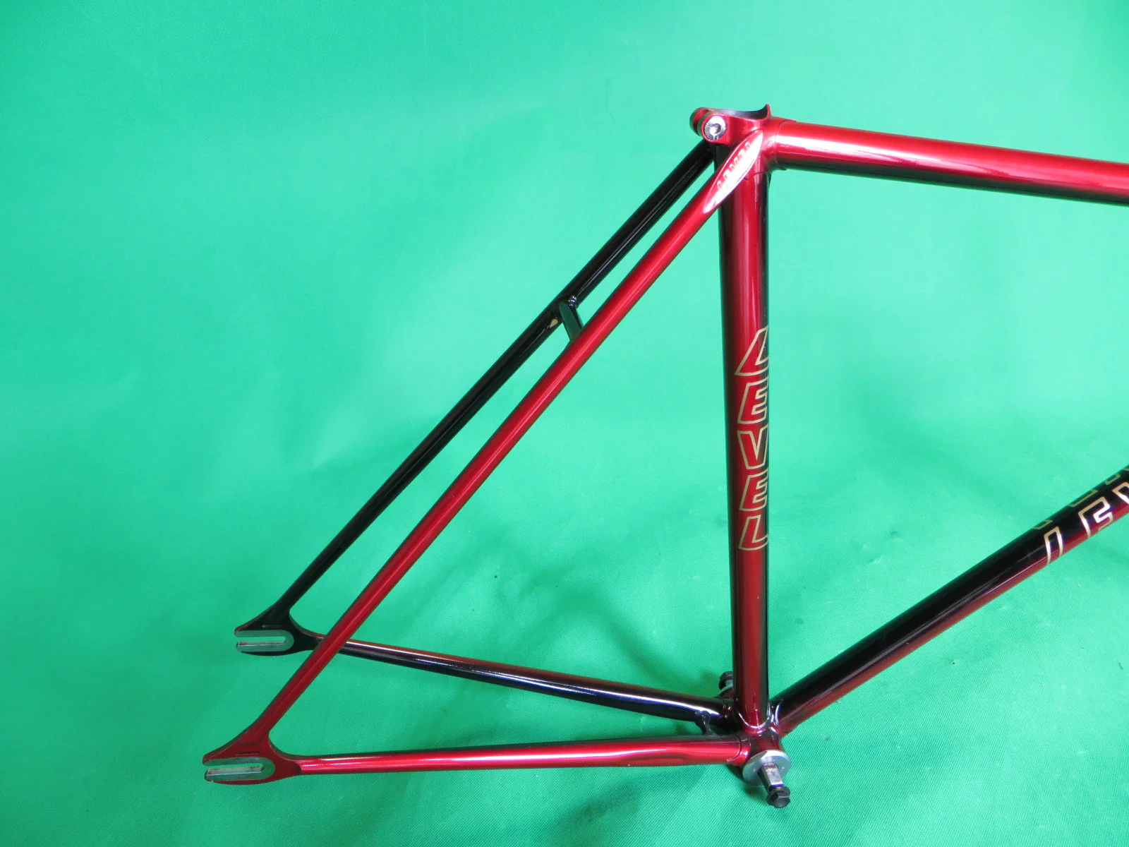 LEVEL // red black fade // 50.5cm - Image 15