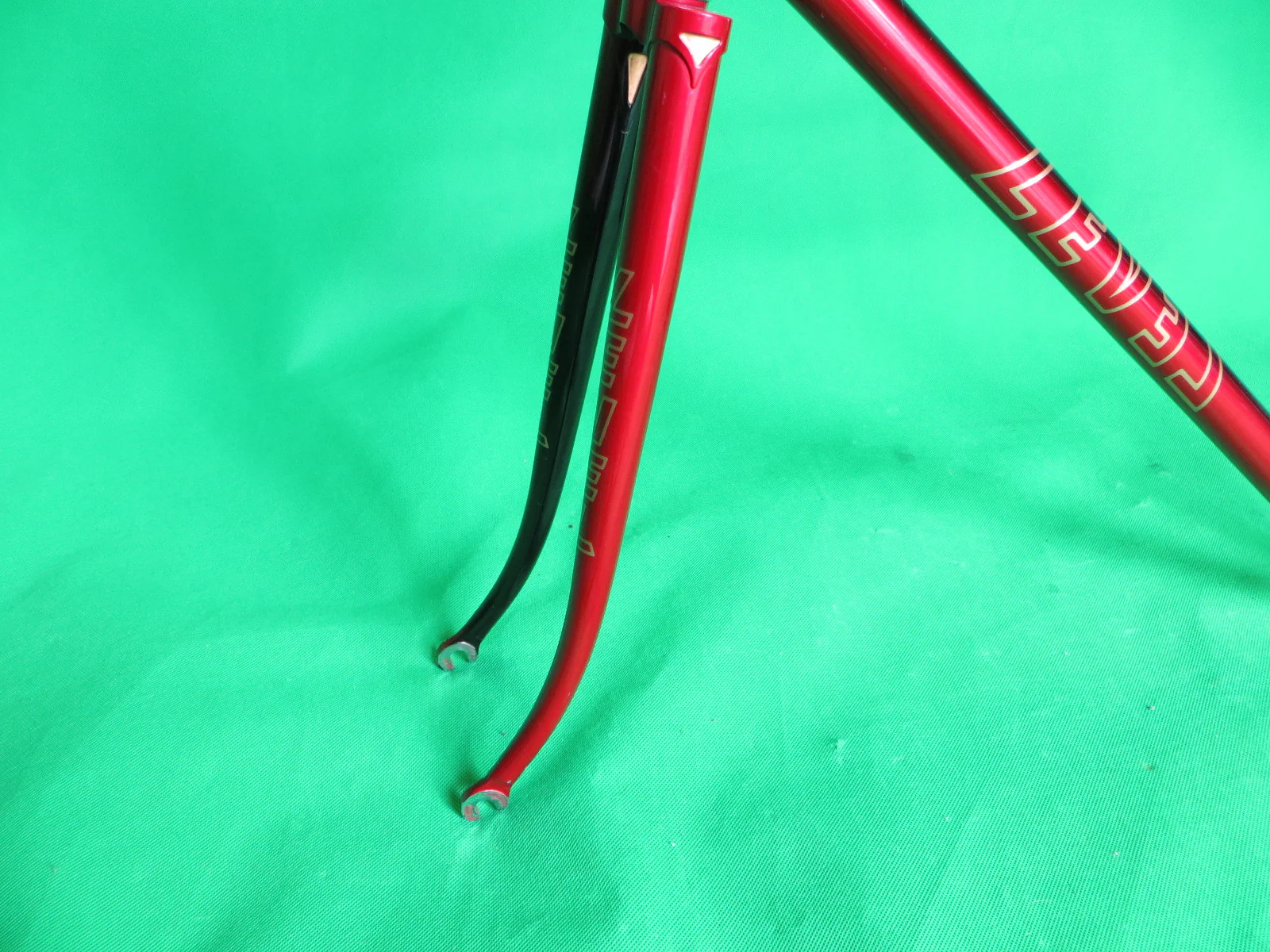 LEVEL // red black fade // 50.5cm - Image 3