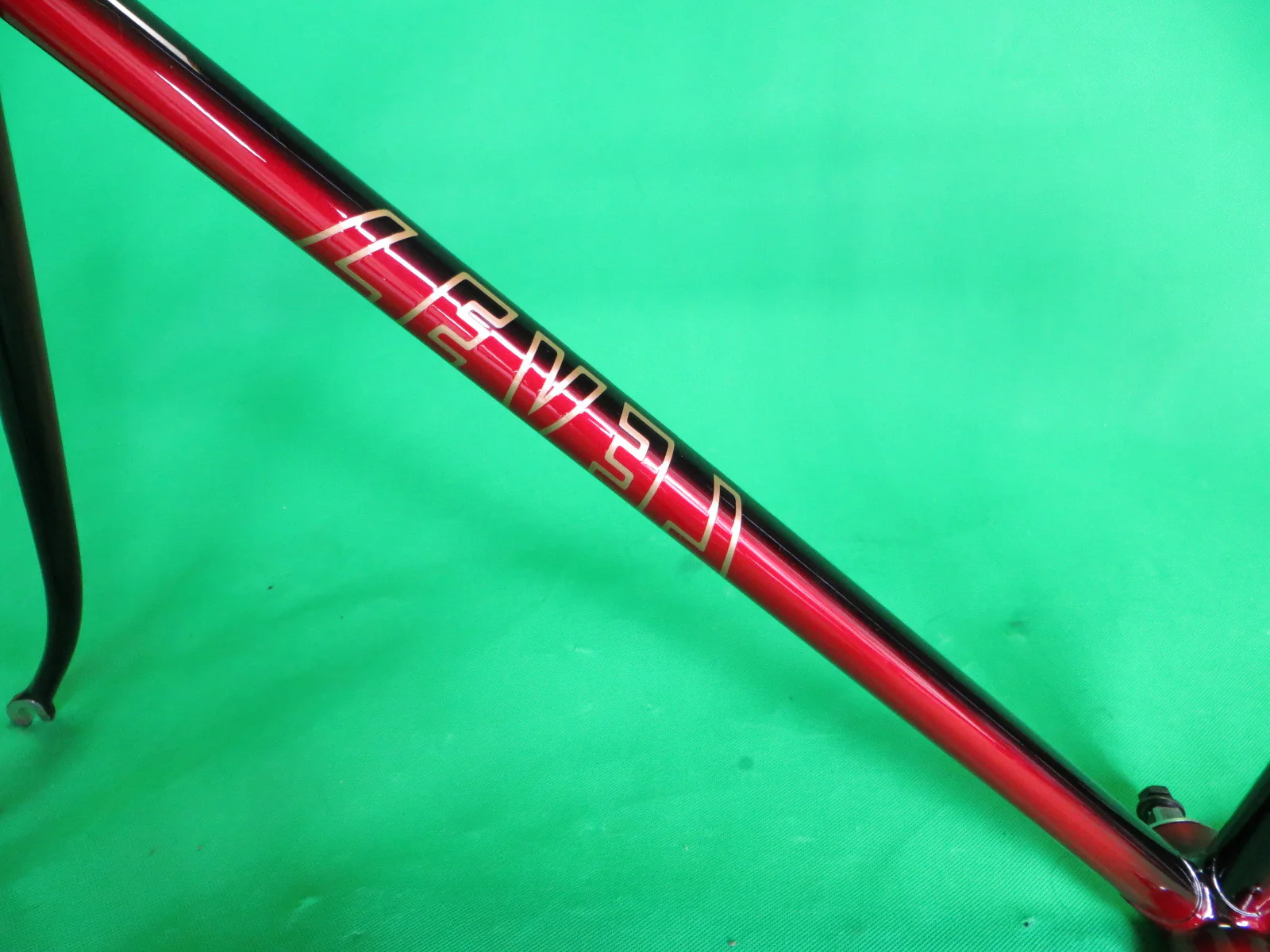 LEVEL // red black fade // 50.5cm - Image 6