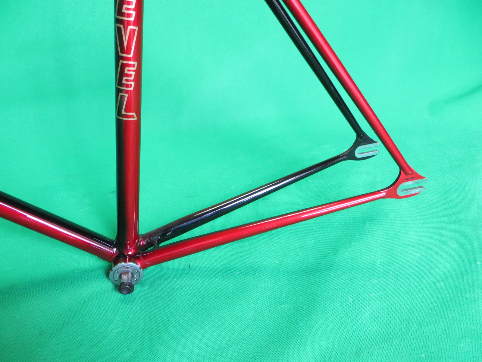 LEVEL // red black fade // 50.5cm - Image 7