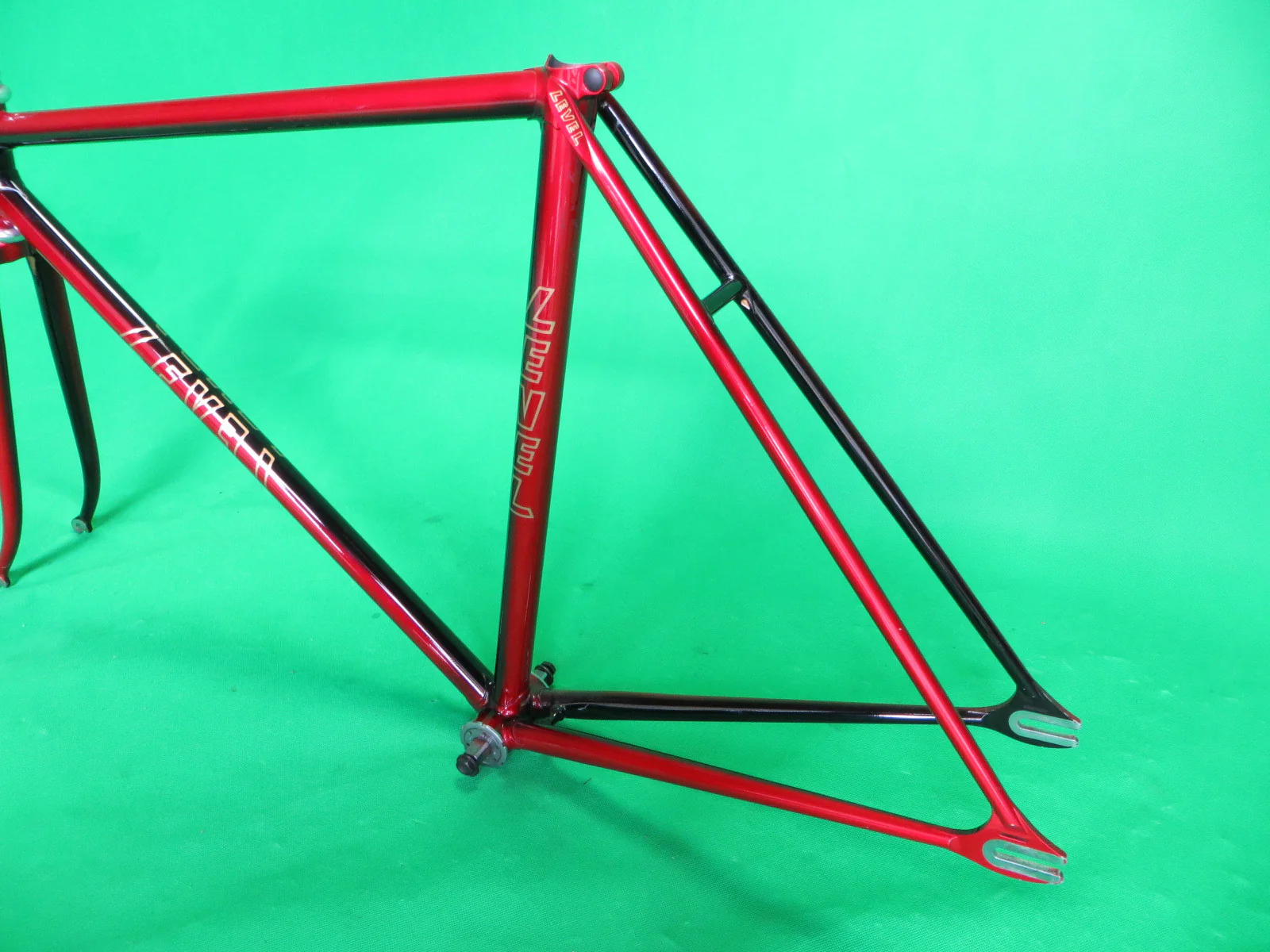 LEVEL // red black fade // 50.5cm - Image 8