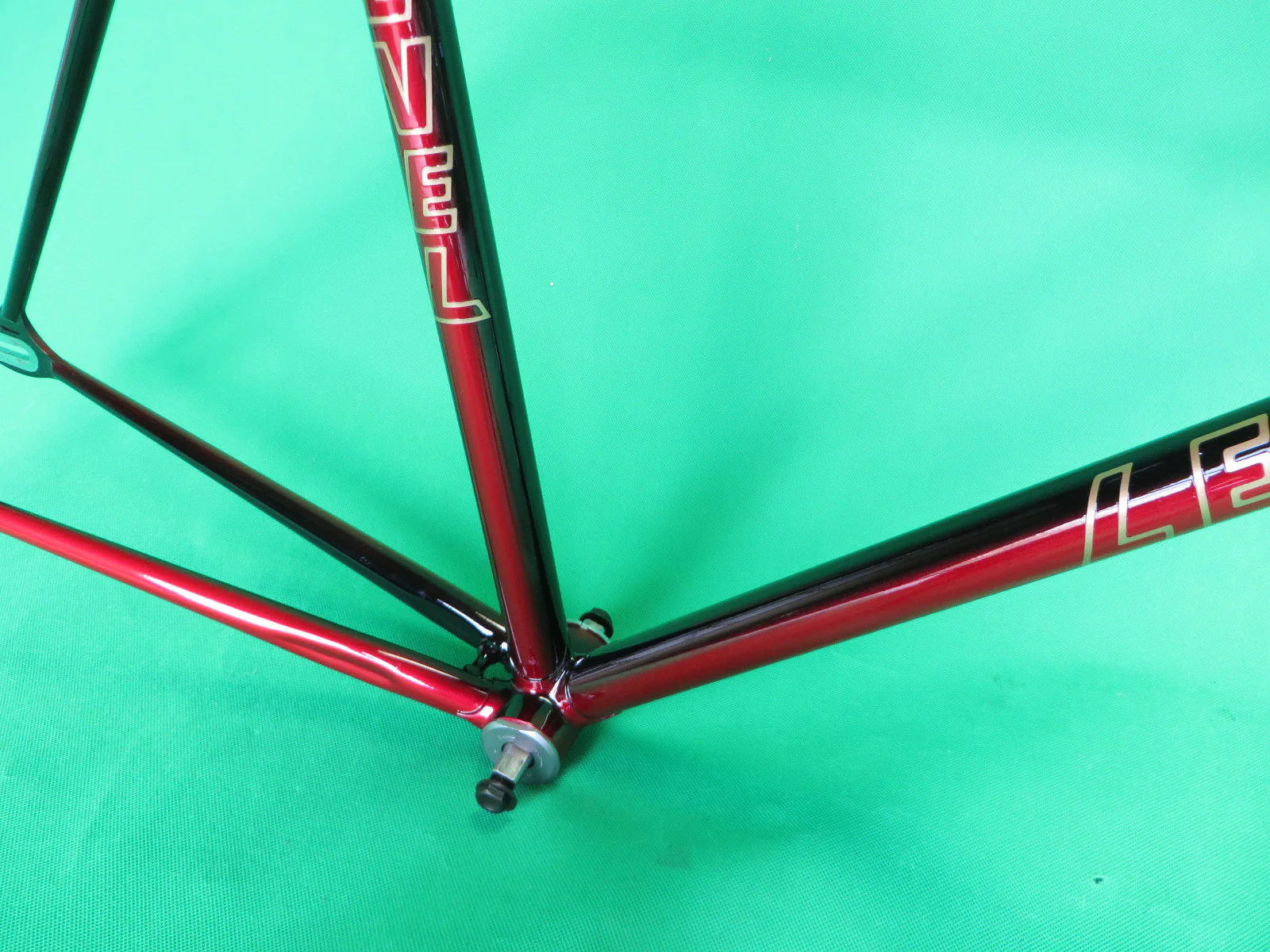 LEVEL | red & black fade | 50.5cm - Image 10