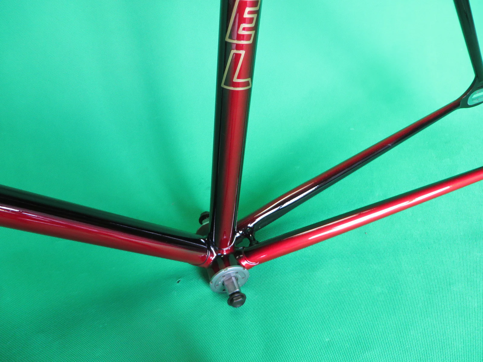 LEVEL | red & black fade | 50.5cm - Image 5