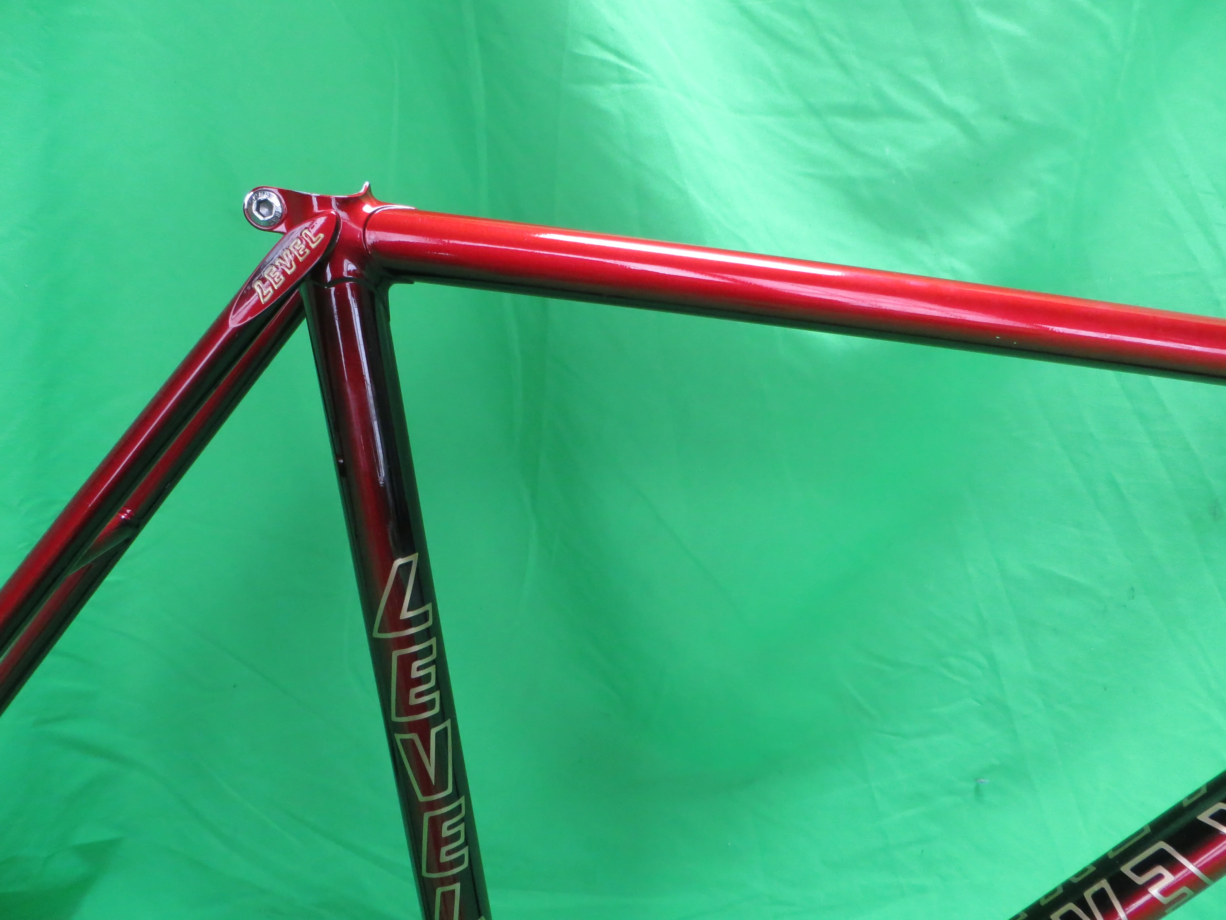 LEVEL // Red Black Fade // 51.5cm - Image 12