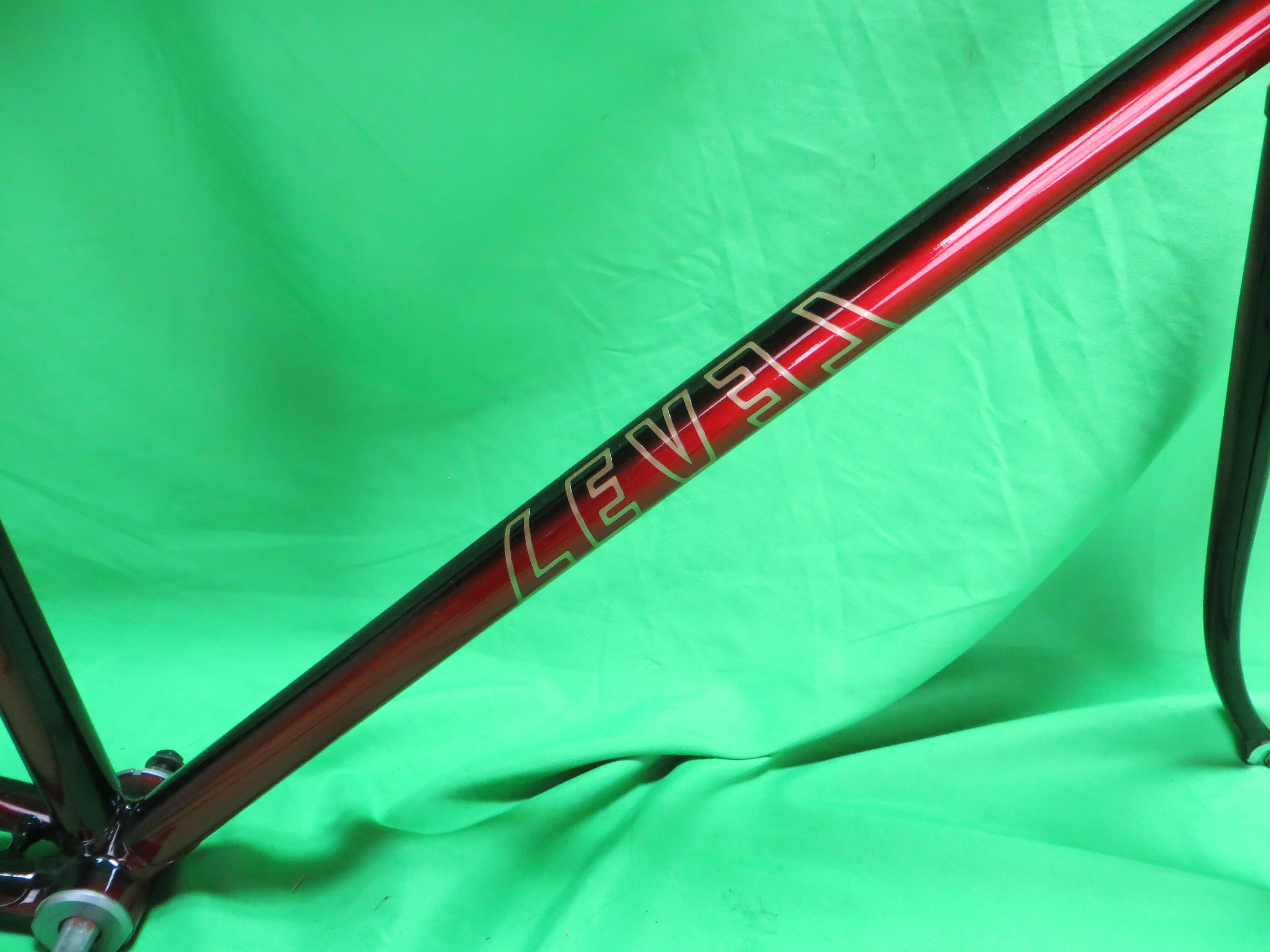 LEVEL // Red Black Fade // 51.5cm - Image 13