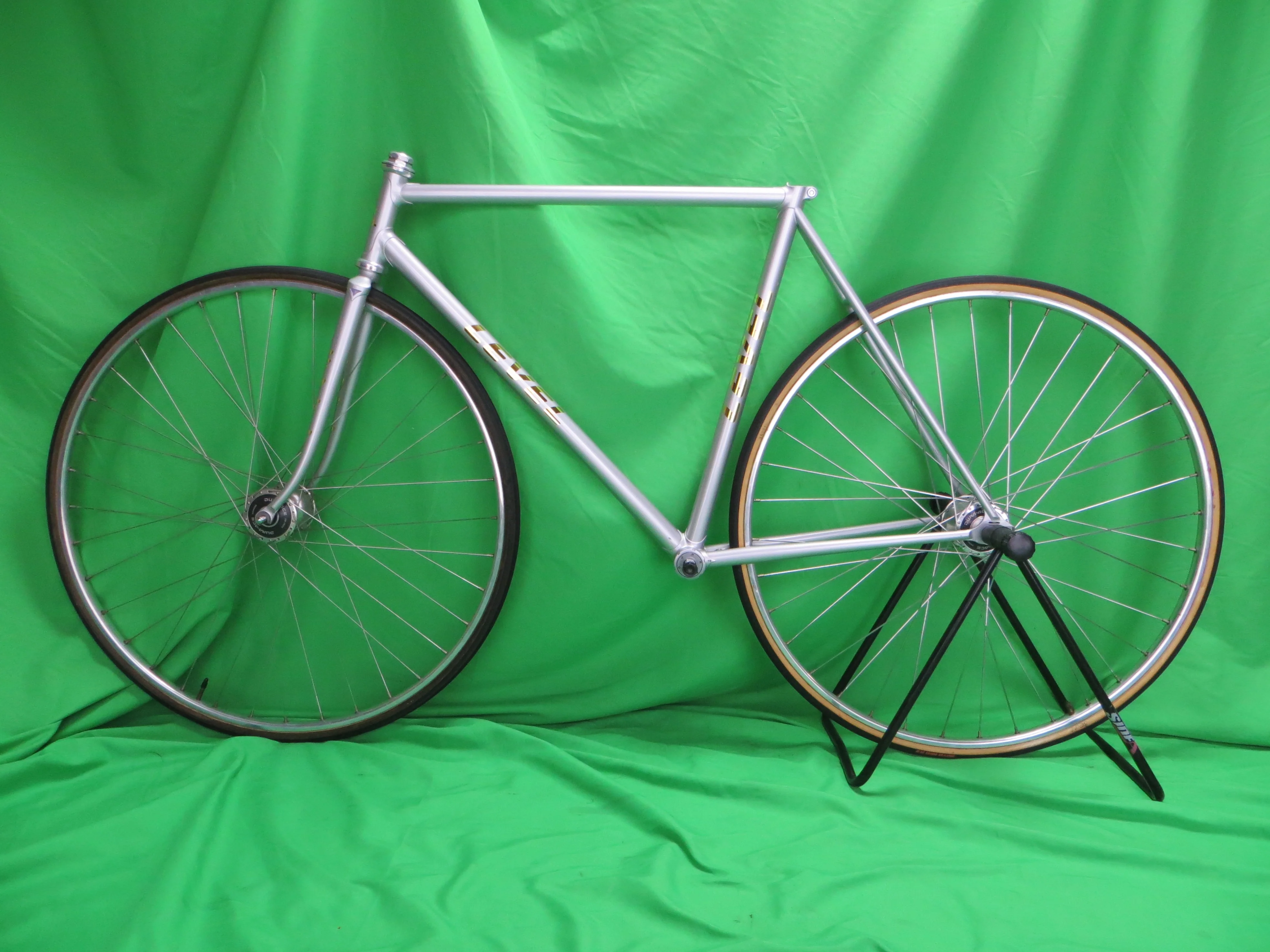 Level // Silver Gold Decals // 52cm - Image 16