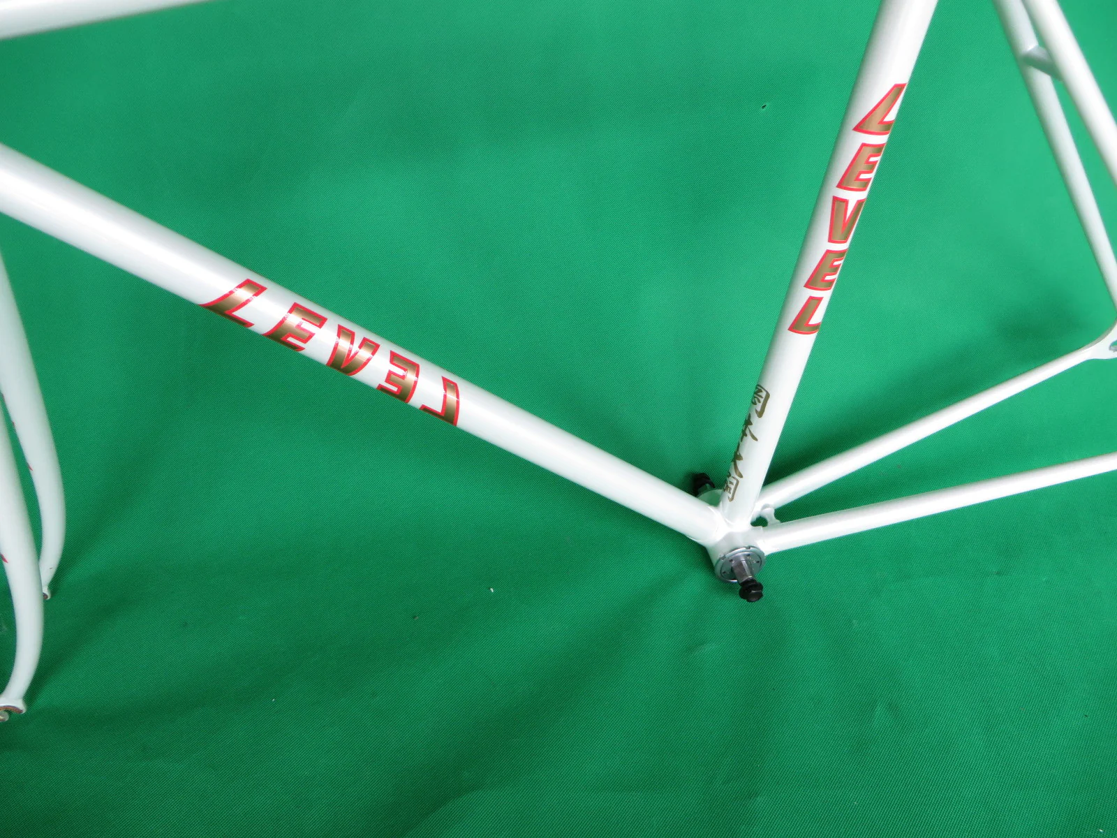 Level White (51.5cm) - Image 3