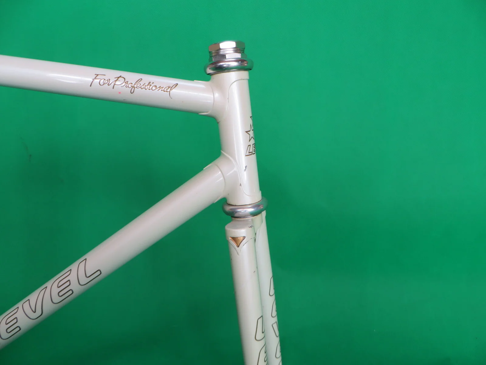 LEVEL // White // 53.5cm - Image 10