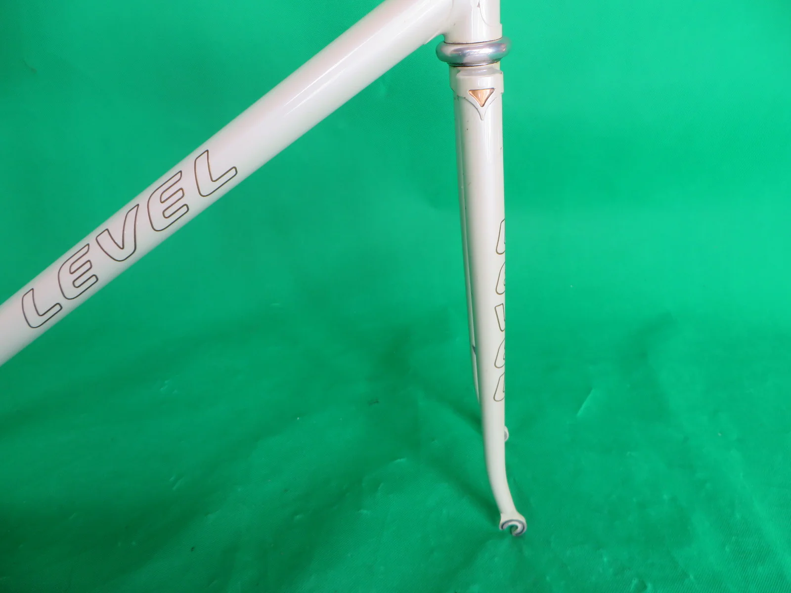 LEVEL // White // 53.5cm - Image 11