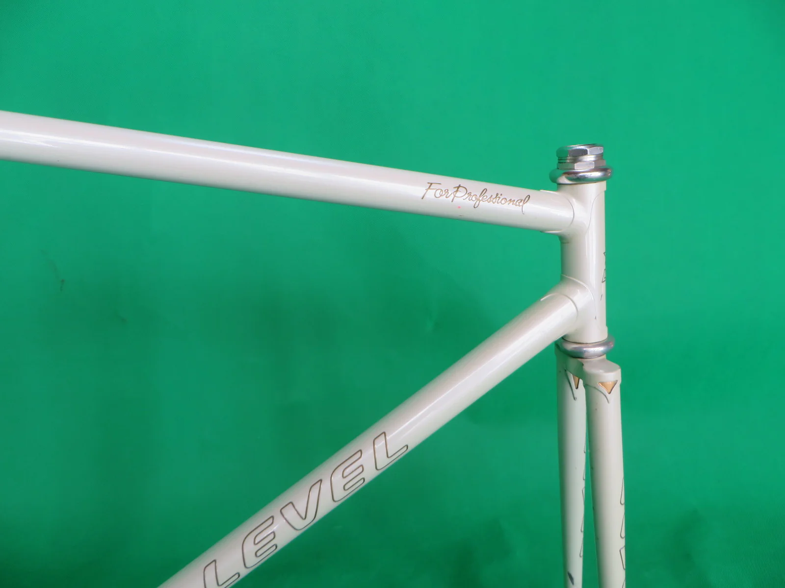 LEVEL // White // 53.5cm - Image 12