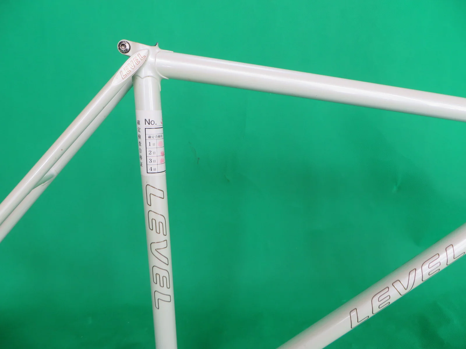 LEVEL // White // 53.5cm - Image 13