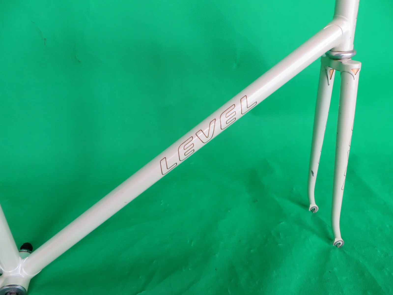 LEVEL // White // 53.5cm - Image 14
