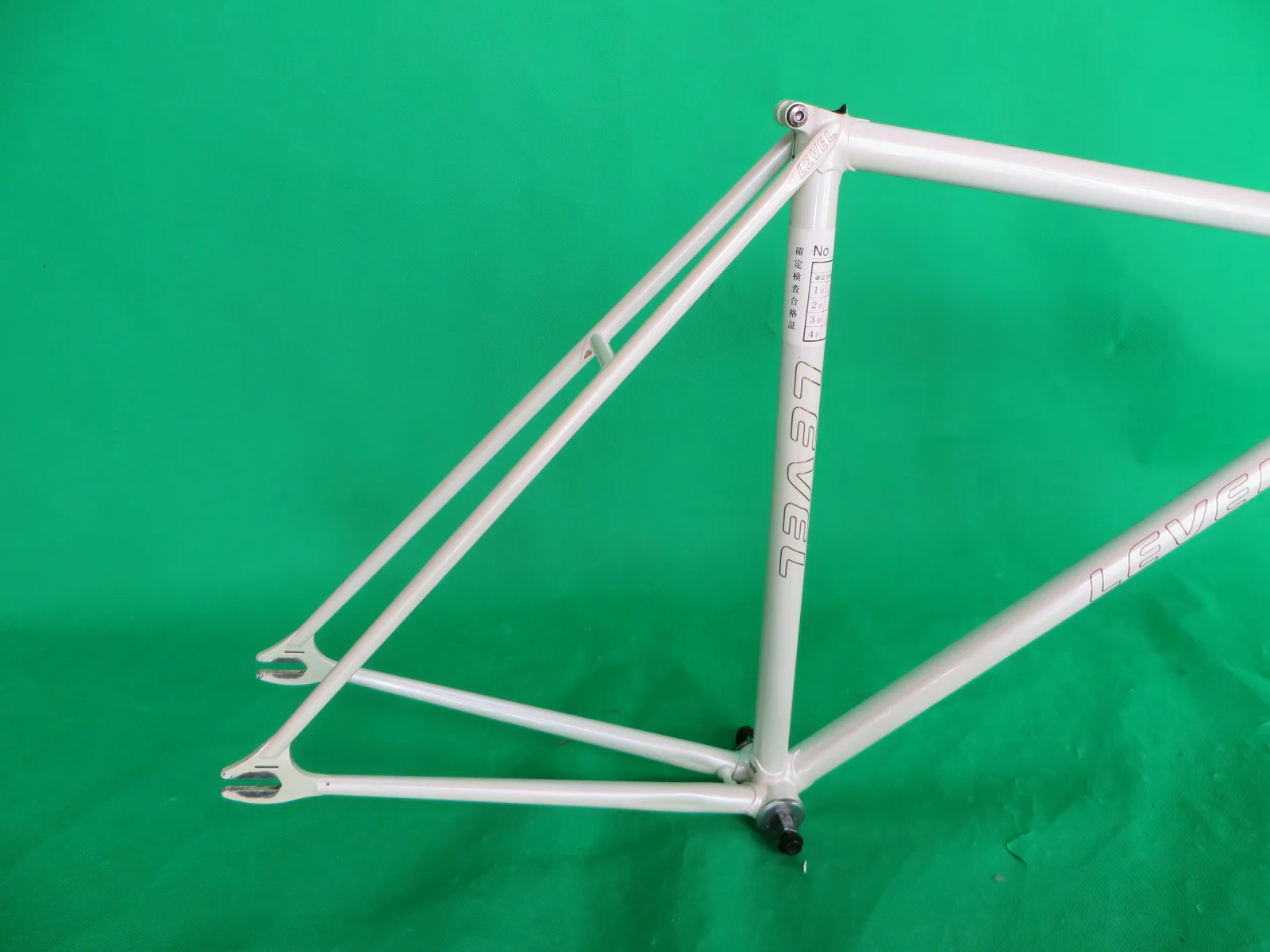 LEVEL // White // 53.5cm - Image 16