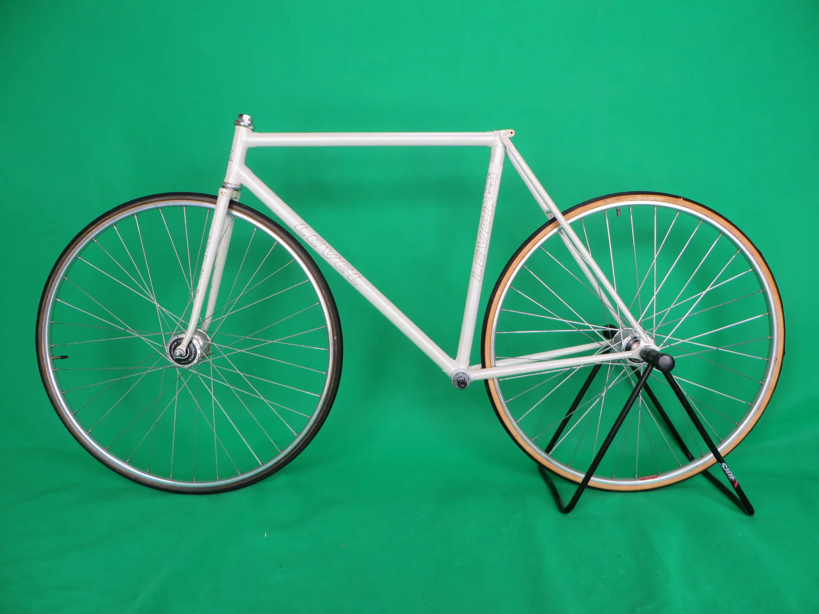 LEVEL // White // 53.5cm - Image 17