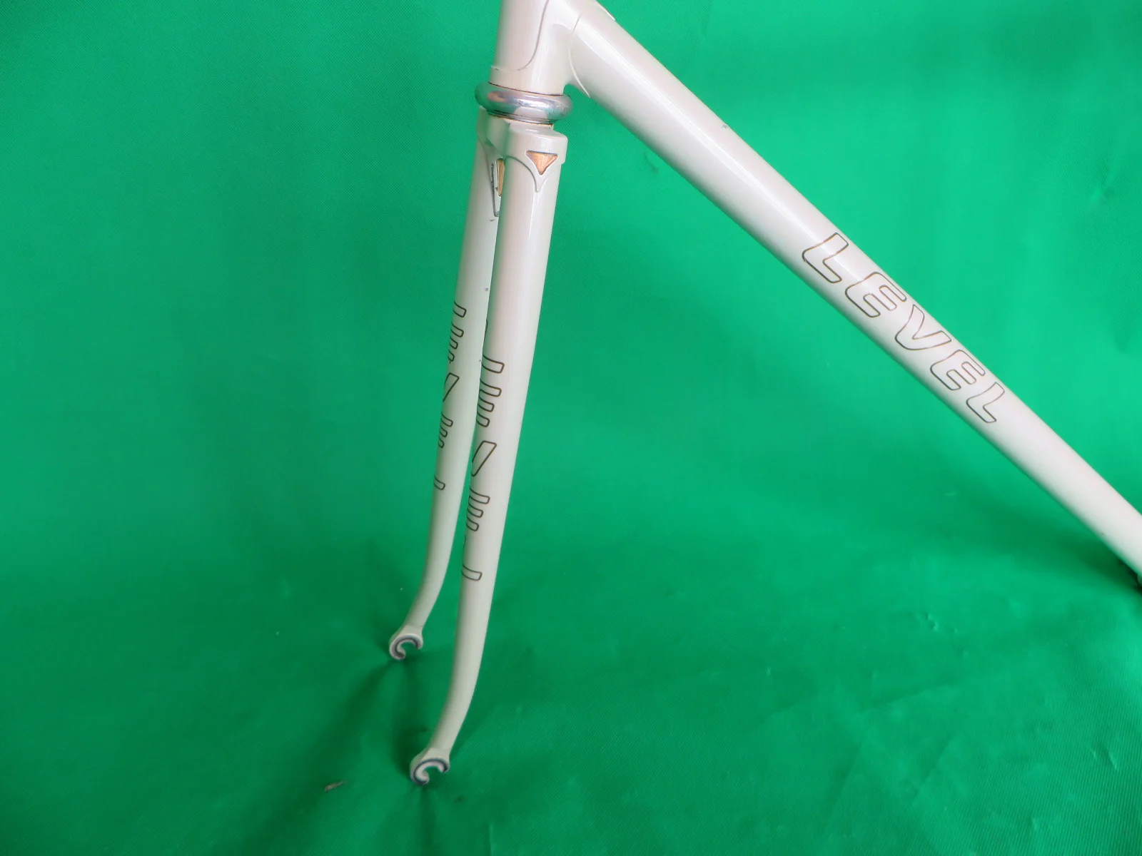 LEVEL // White // 53.5cm - Image 3