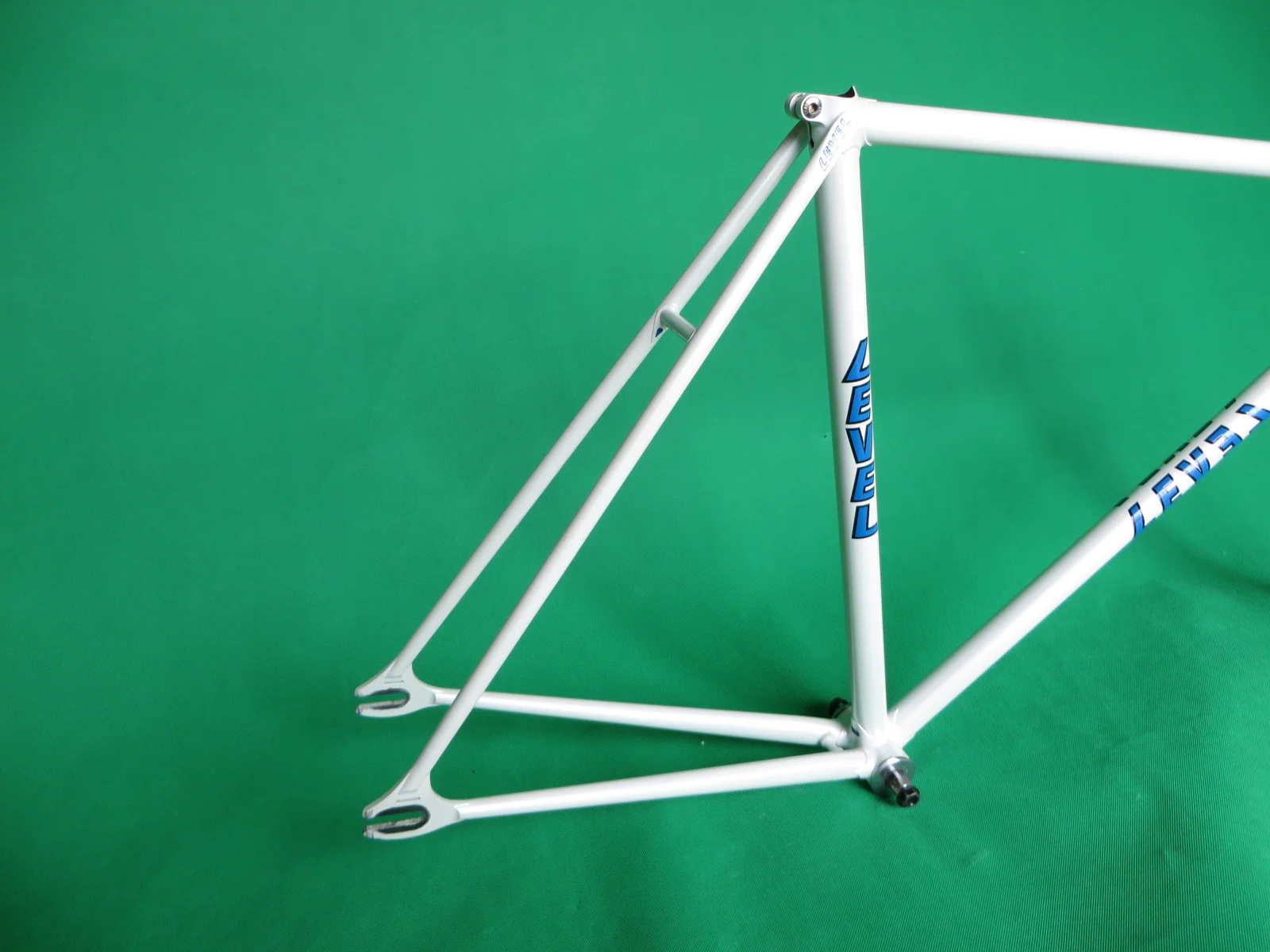 Level White (53cm) - Image 11