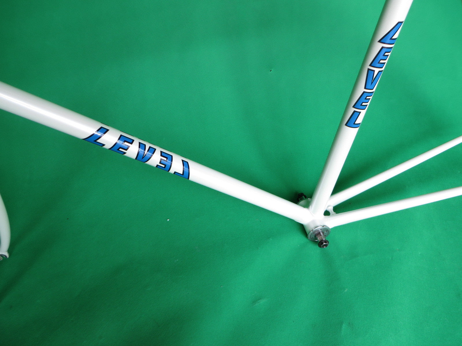 Level White (53cm) - Image 5