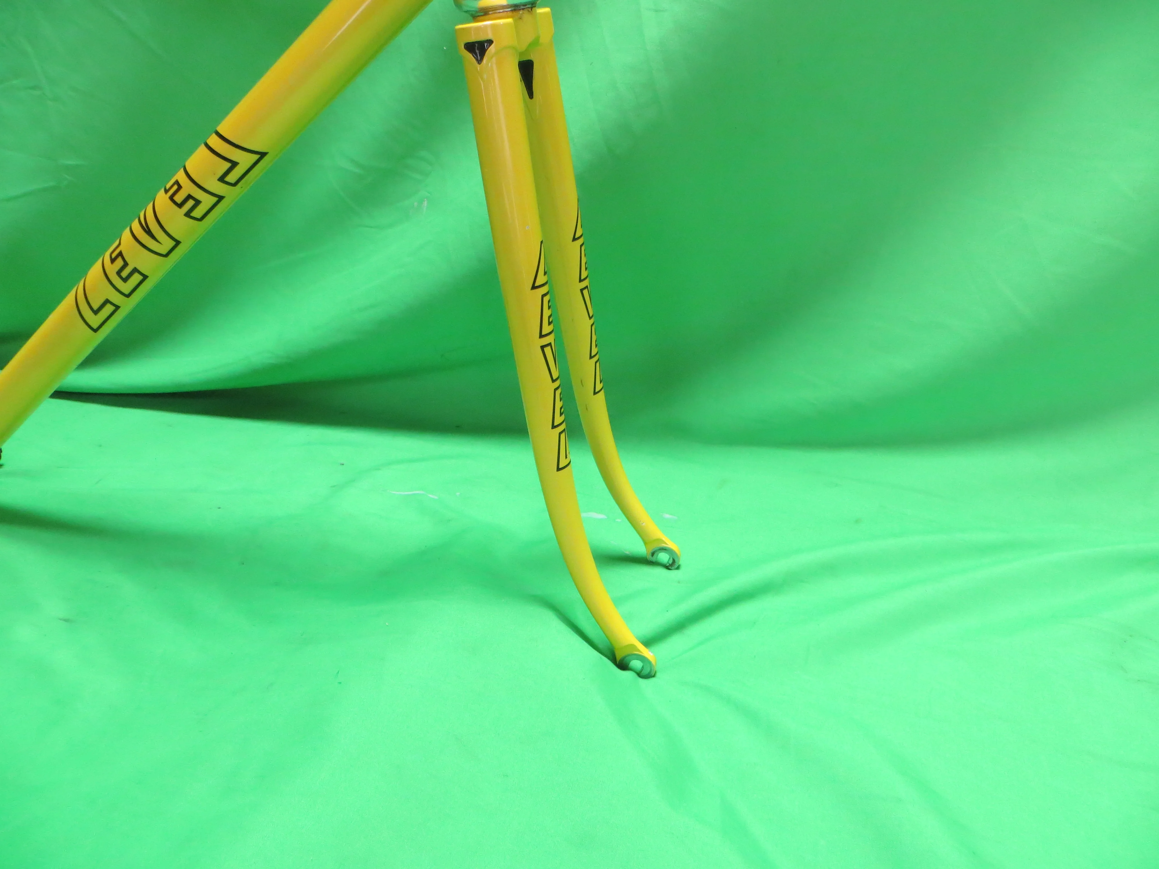 Level // Yellow Metallic // 51cm - Image 10
