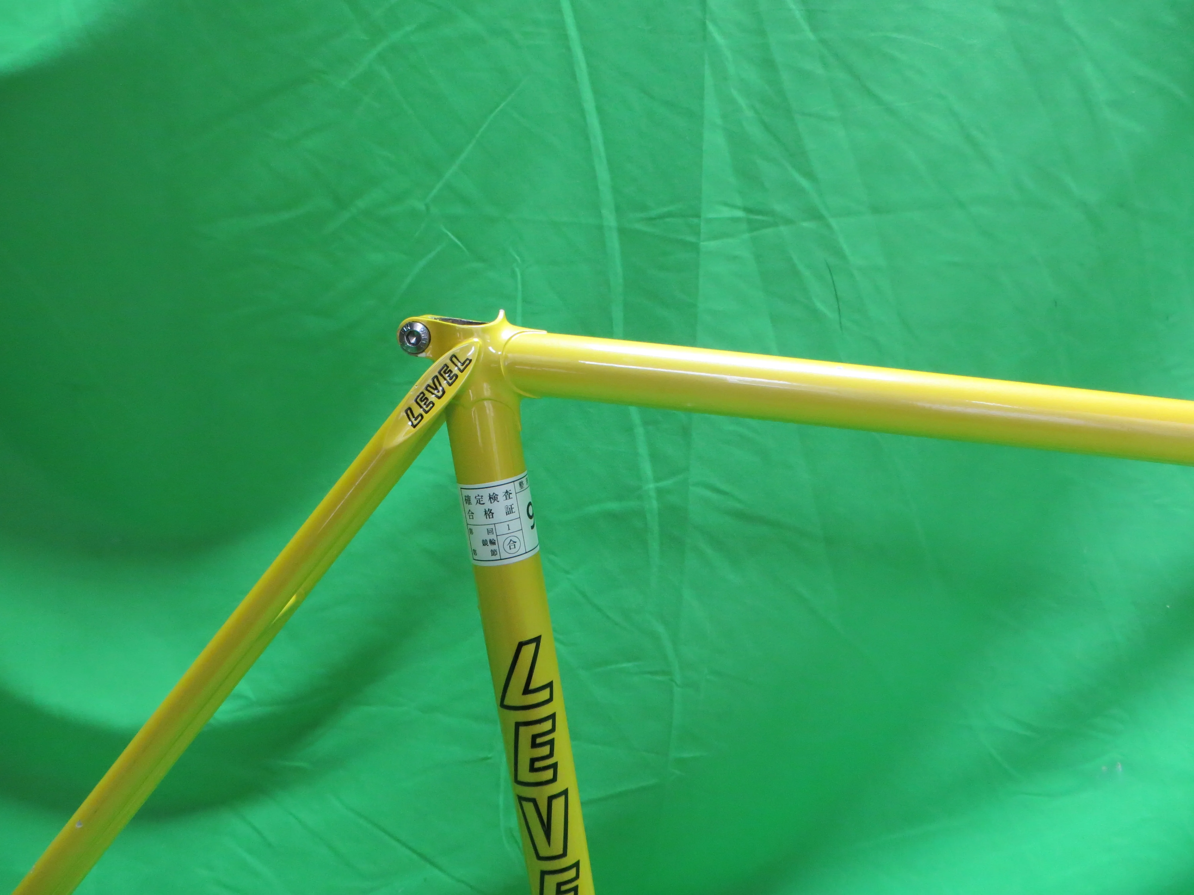 Level // Yellow Metallic // 51cm - Image 12