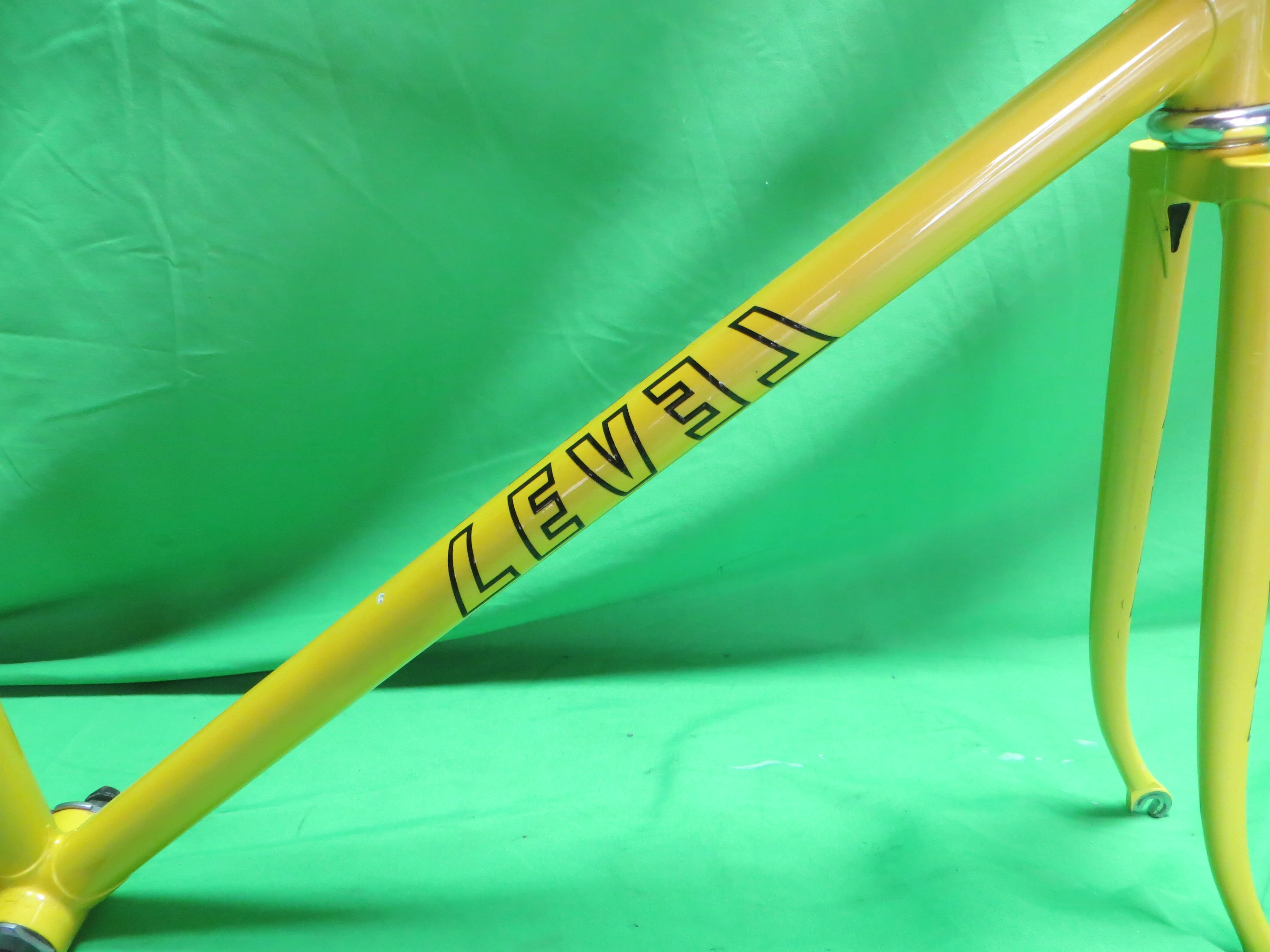 Level // Yellow Metallic // 51cm - Image 13