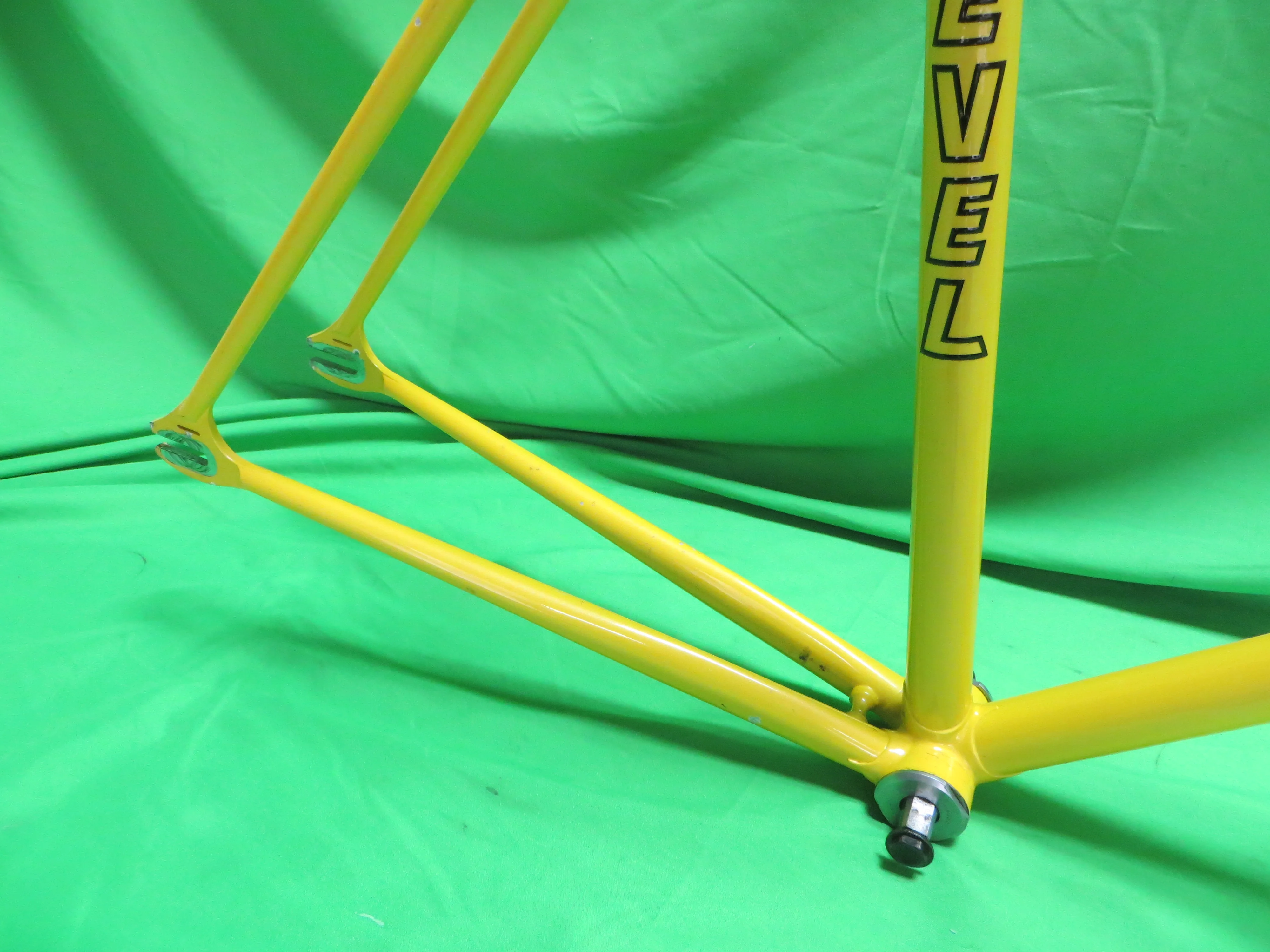 Level // Yellow Metallic // 51cm - Image 14