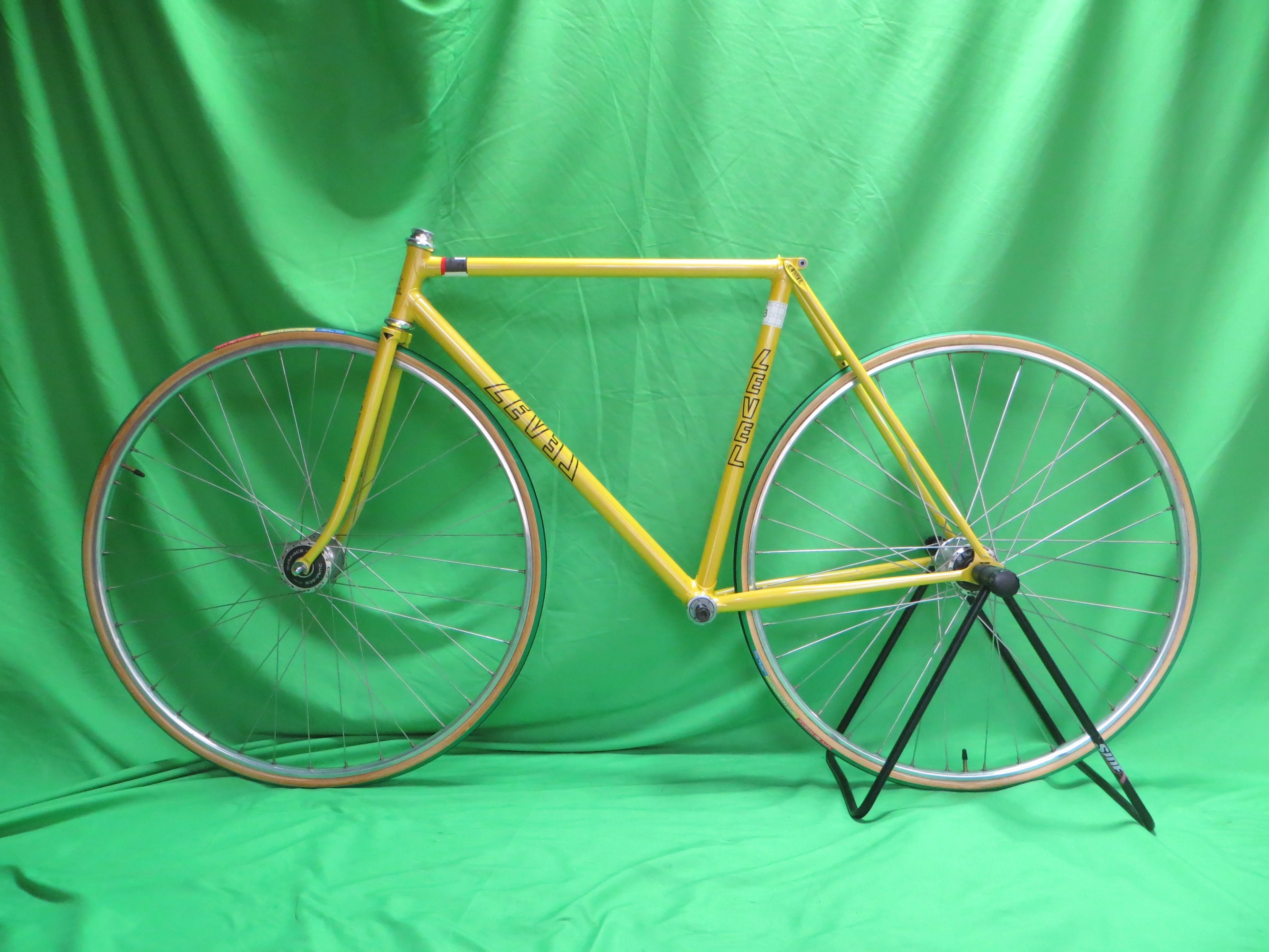 Level // Yellow Metallic // 51cm - Image 16