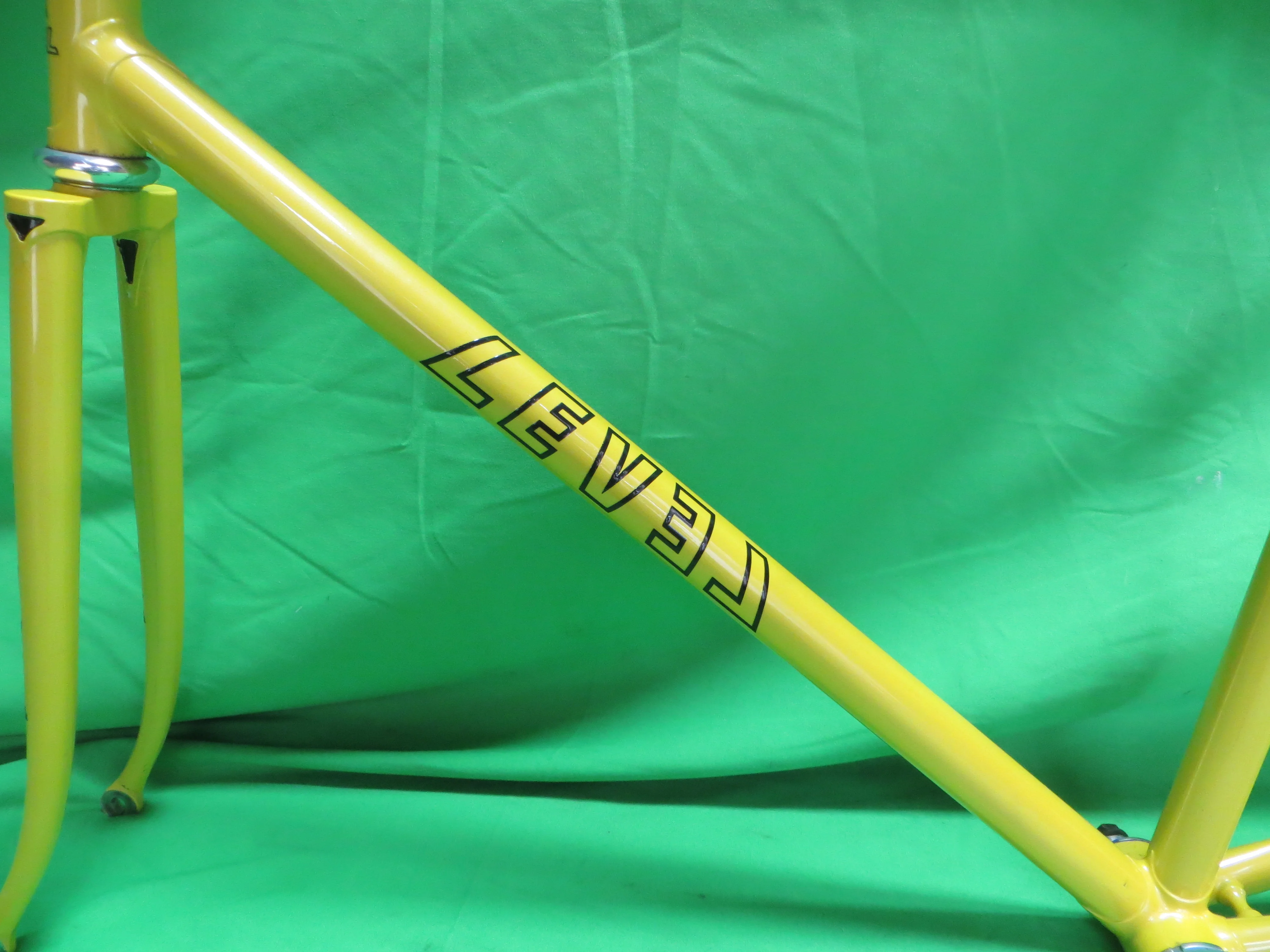 Level // Yellow Metallic // 51cm - Image 6