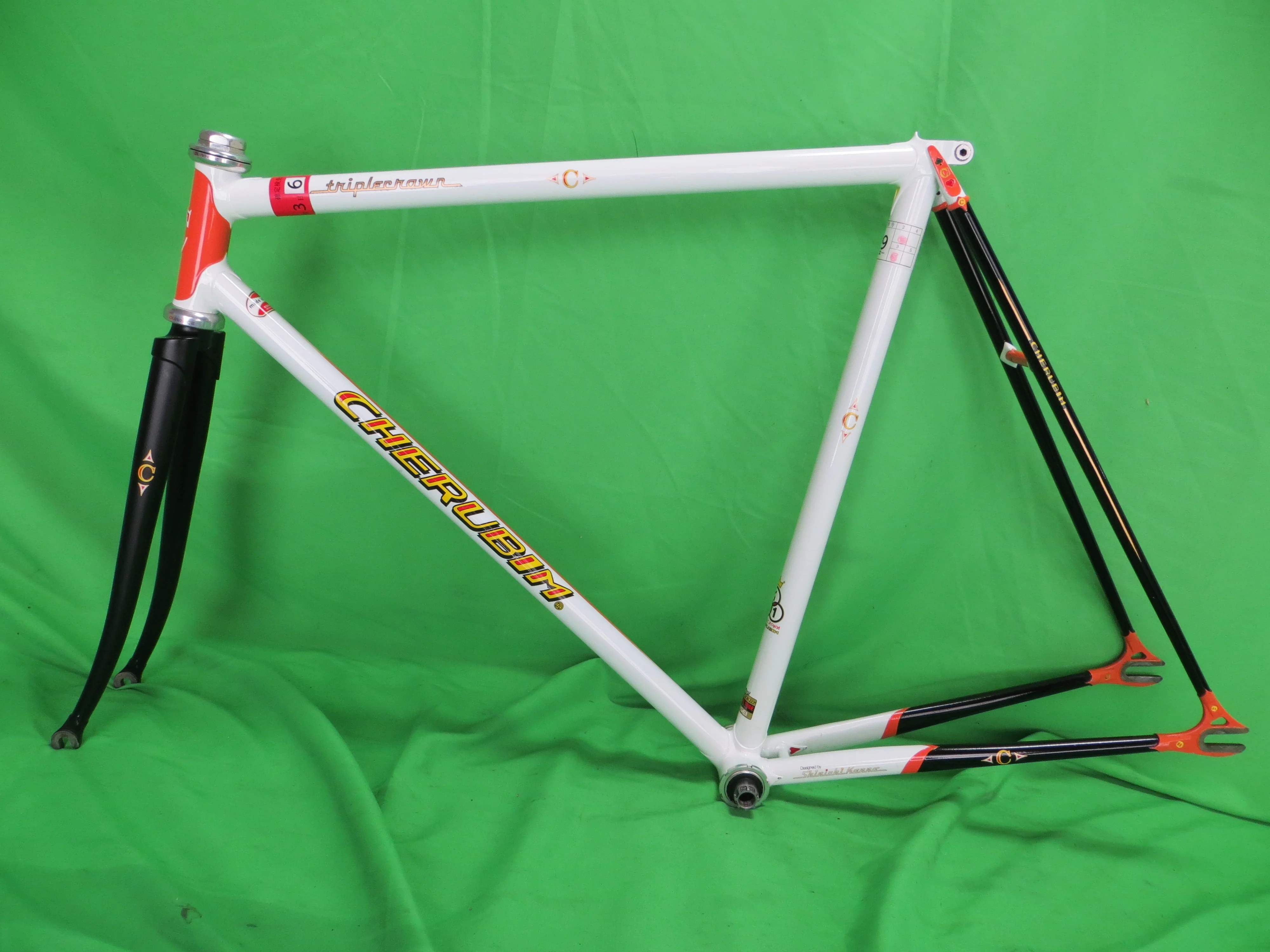 Lo Pro Cherubim  // White / Black / Matte Black // 55cm