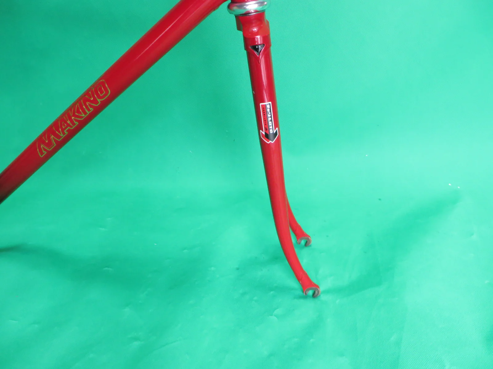 Makino 2016 // Red / Black Fade // 53cm - Image 10