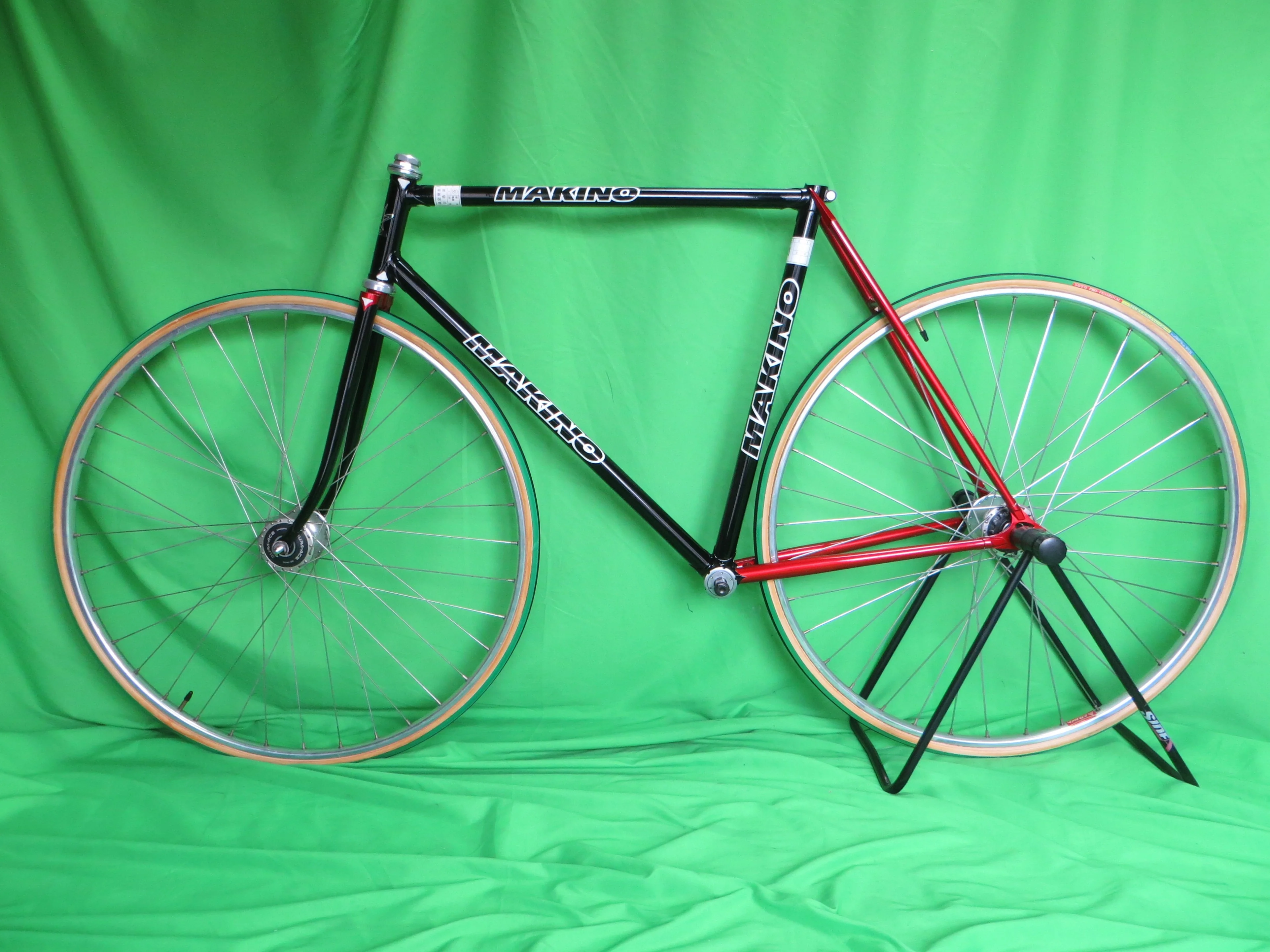 Makino // Black / Red Metallic // 53cm - Image 16